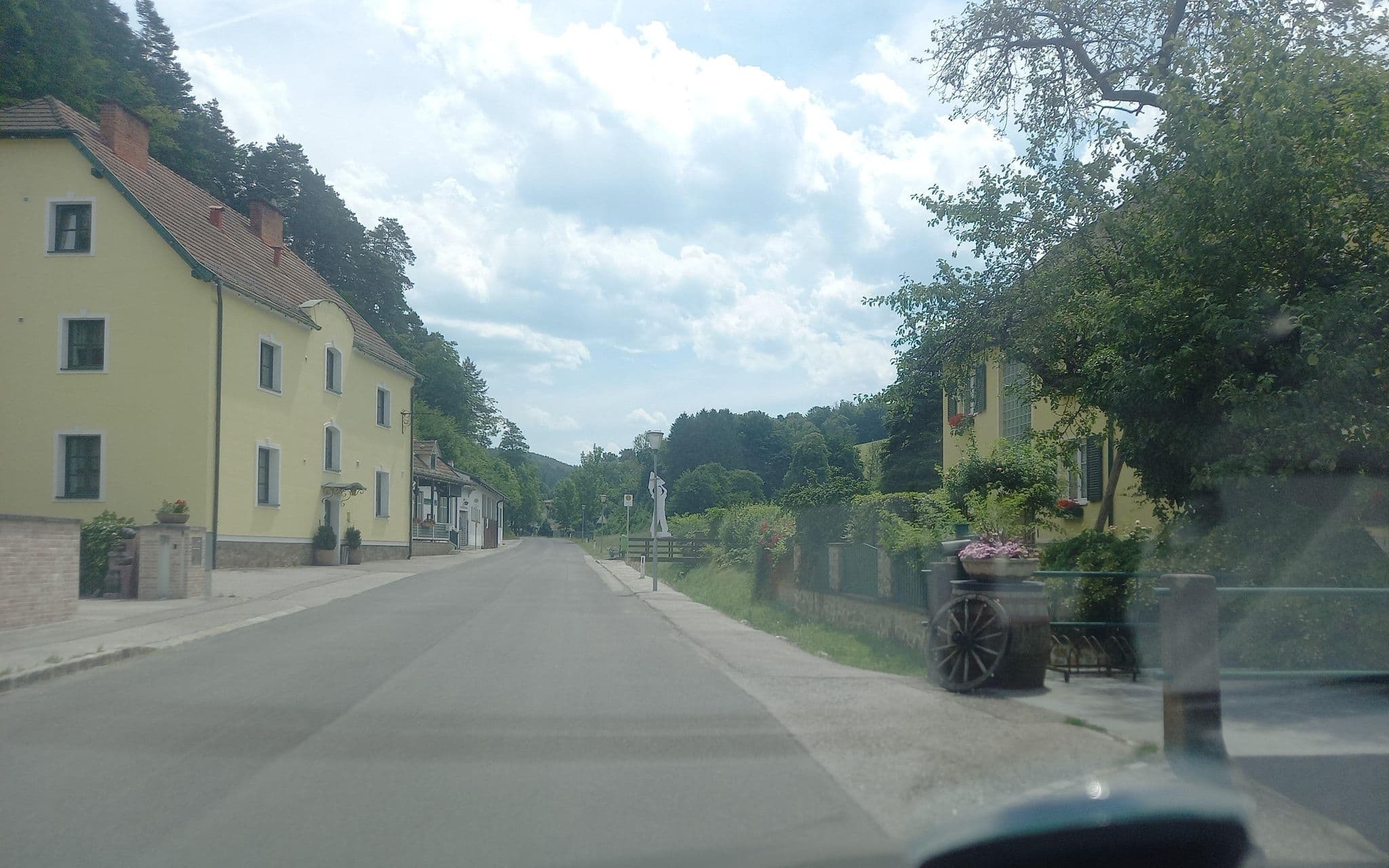 Street view near Pension Hendling, Bad Erlach — © bbdr (CC BY-SA · Mapillary)