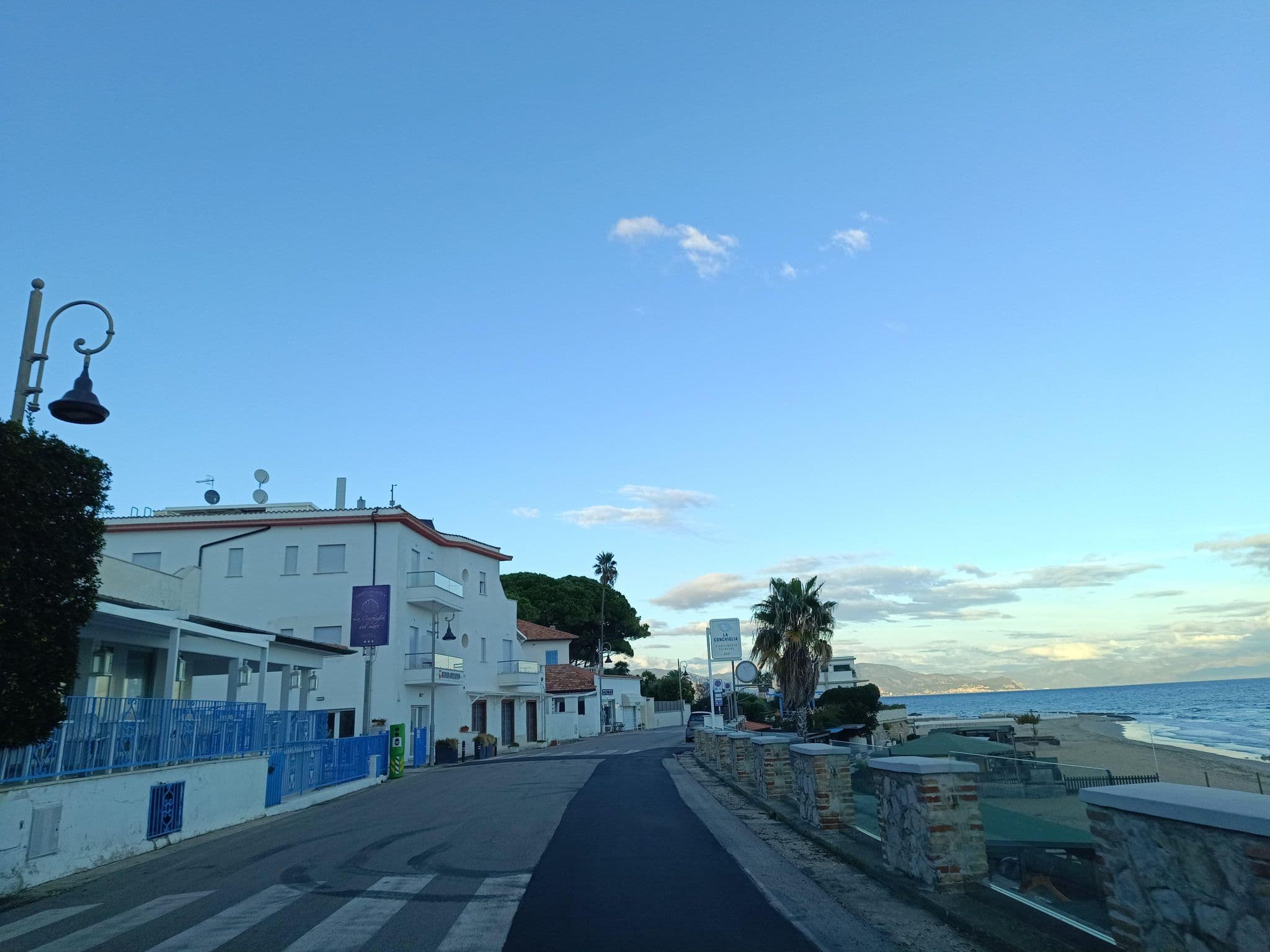 Street view near Pensione La Conchiglia, San Felice Circeo — © odiug (CC BY-SA · Mapillary)