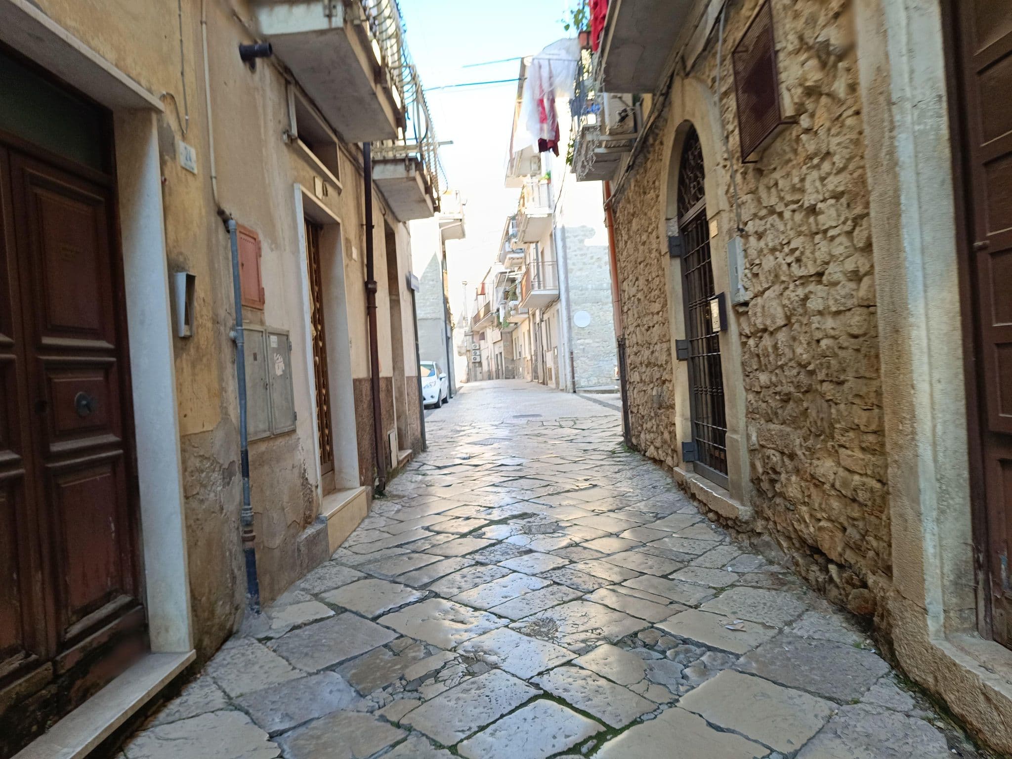 Street view near Mazzini Art, Fondi — © odiug (CC BY-SA · Mapillary)