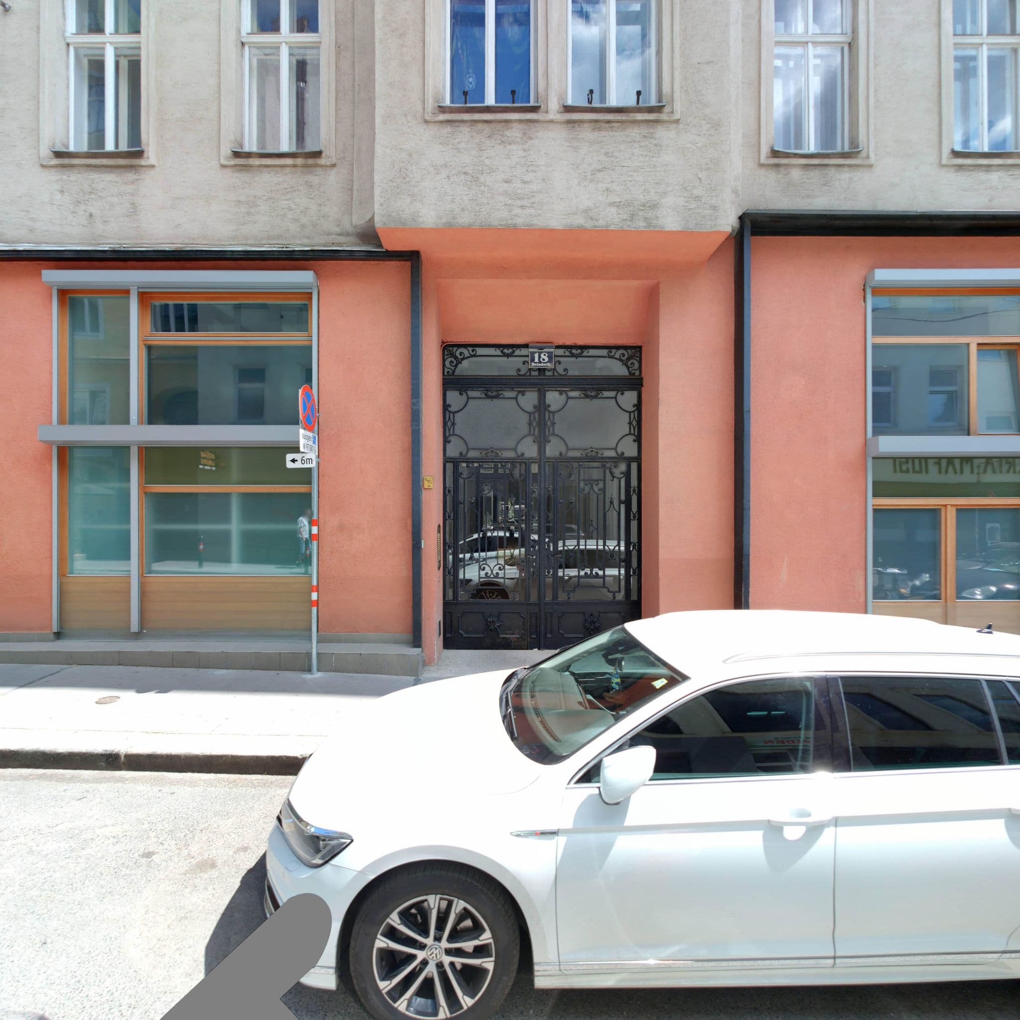 Street view near Pension Delux, Fünfhaus — © eliasgander (CC BY-SA · Mapillary)