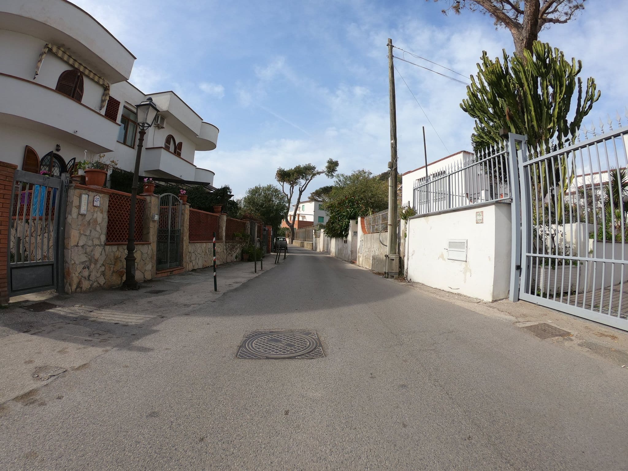 Street view near Albergo Villa Oteri, Bacoli — © richlv (CC BY-SA · Mapillary)