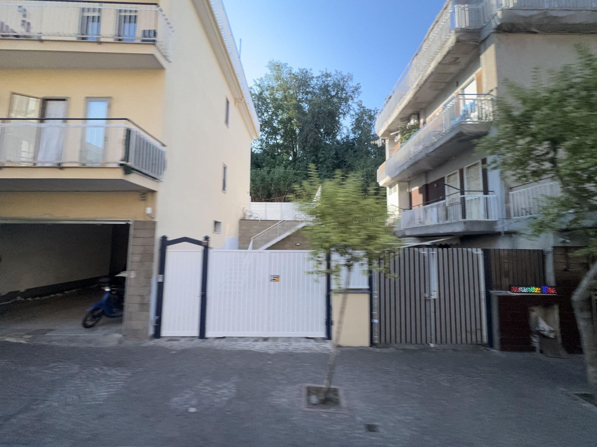 Street view near Albergo Ideal Meublè, Sorrento — © mapconcierge (CC BY-SA · Mapillary)