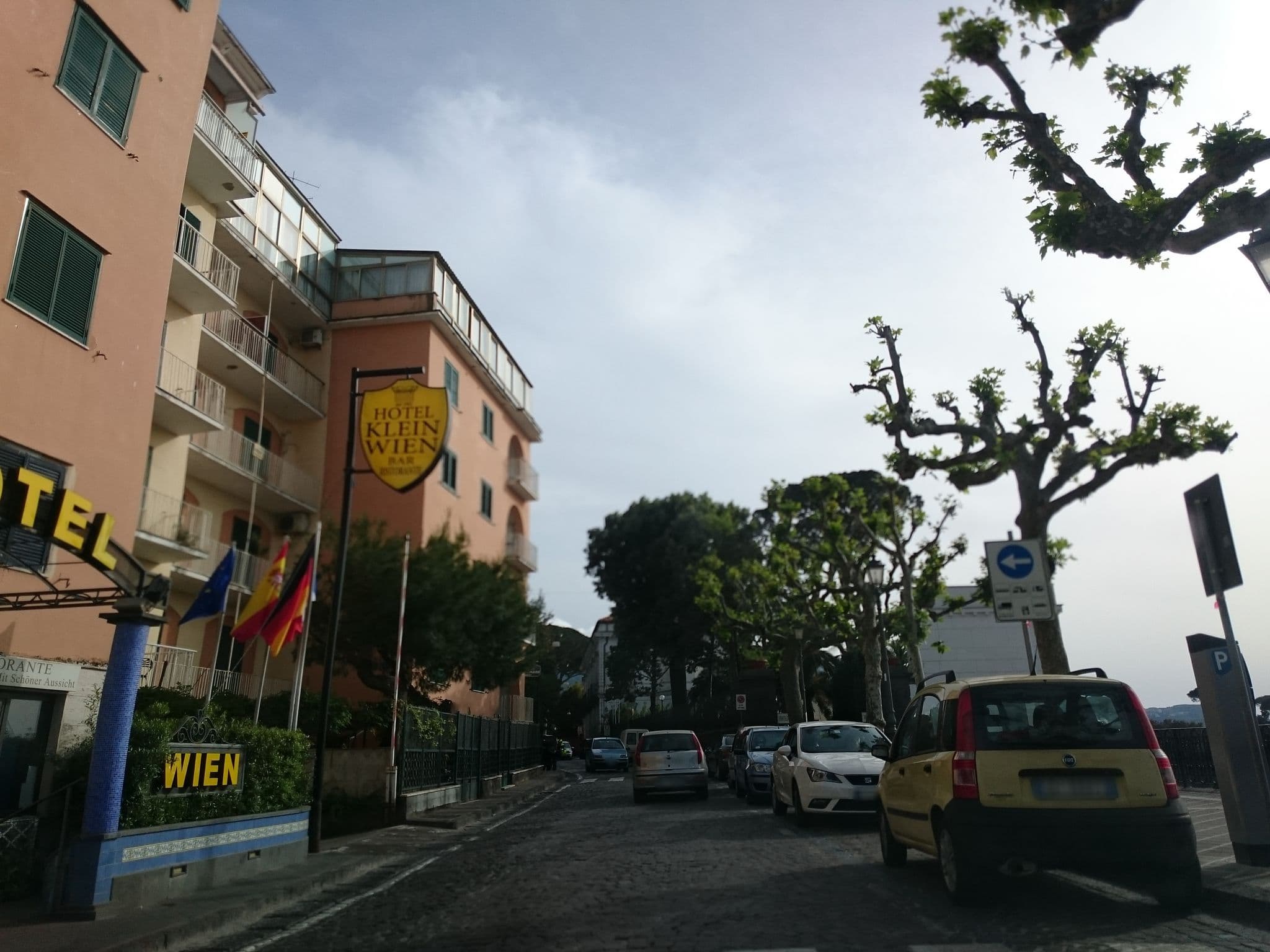 Street view near Hotel Klein Wien Piano di Sorrento, Sant'Agnello — © dhuyp (CC BY-SA · Mapillary)