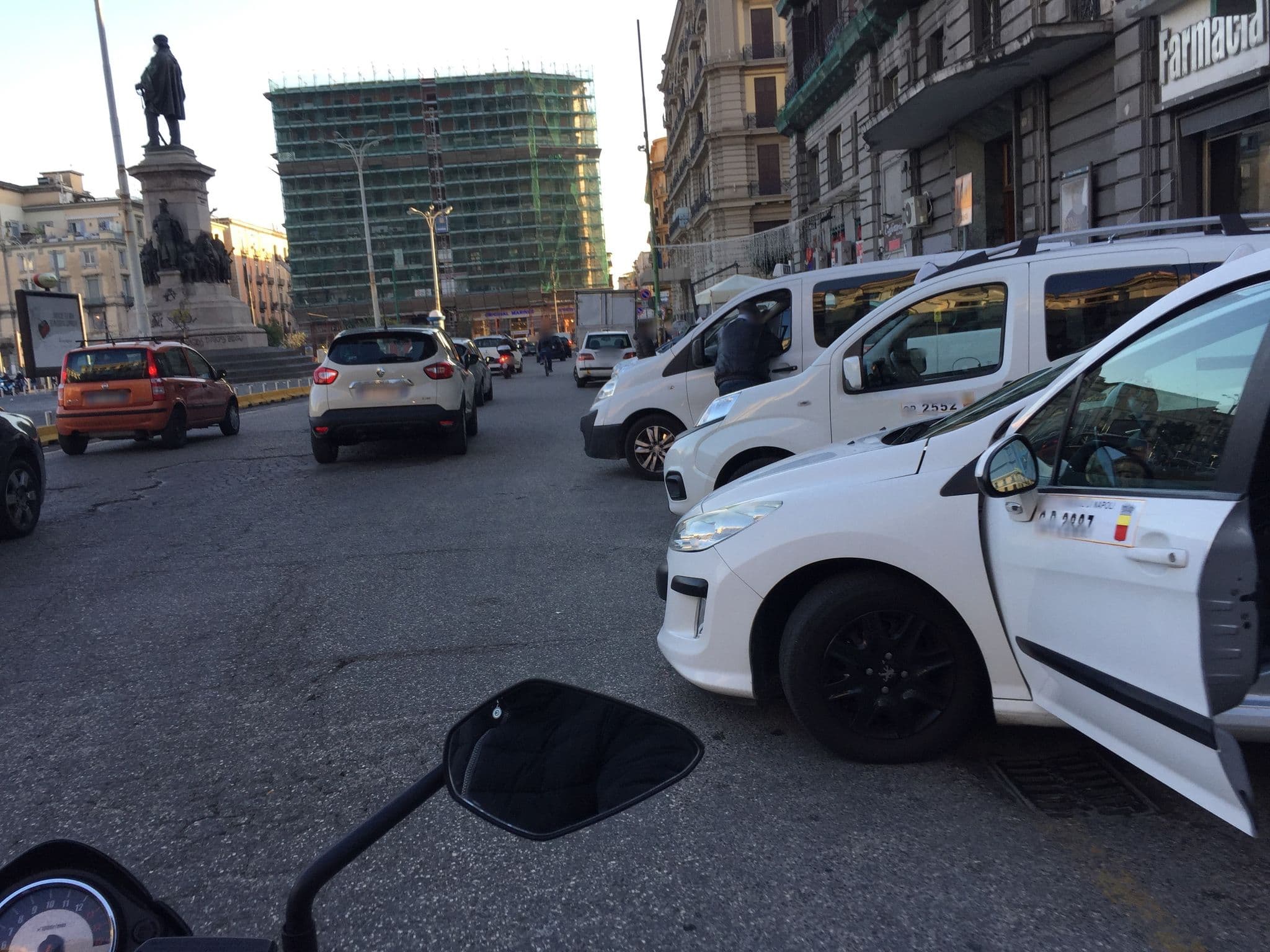 Street view near Suitebijoux, Naples — © luis92 (CC BY-SA · Mapillary)