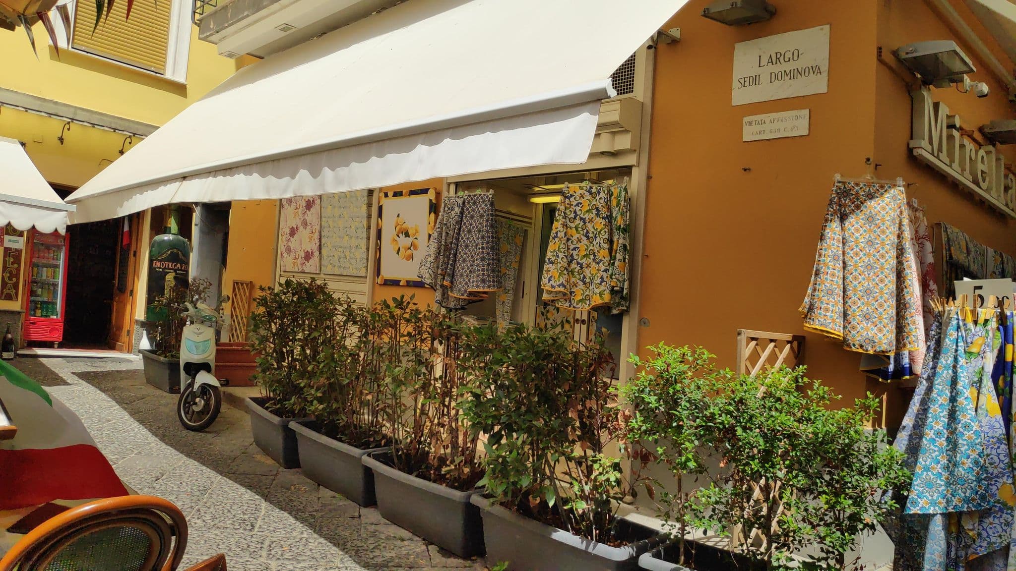 Street view near Antico Palazzo Scala, Sorrento — © marcuscalabresus (CC BY-SA · Mapillary)