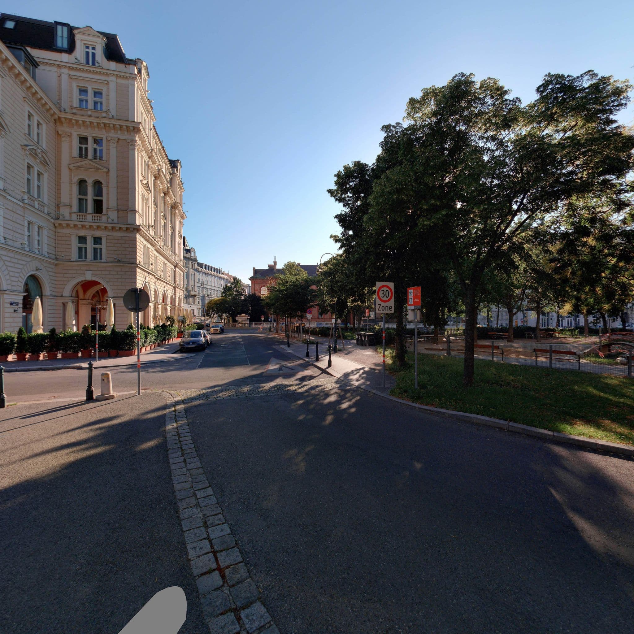 Street view near Hotel Regina, Alsergrund — © eliasgander (CC BY-SA · Mapillary)