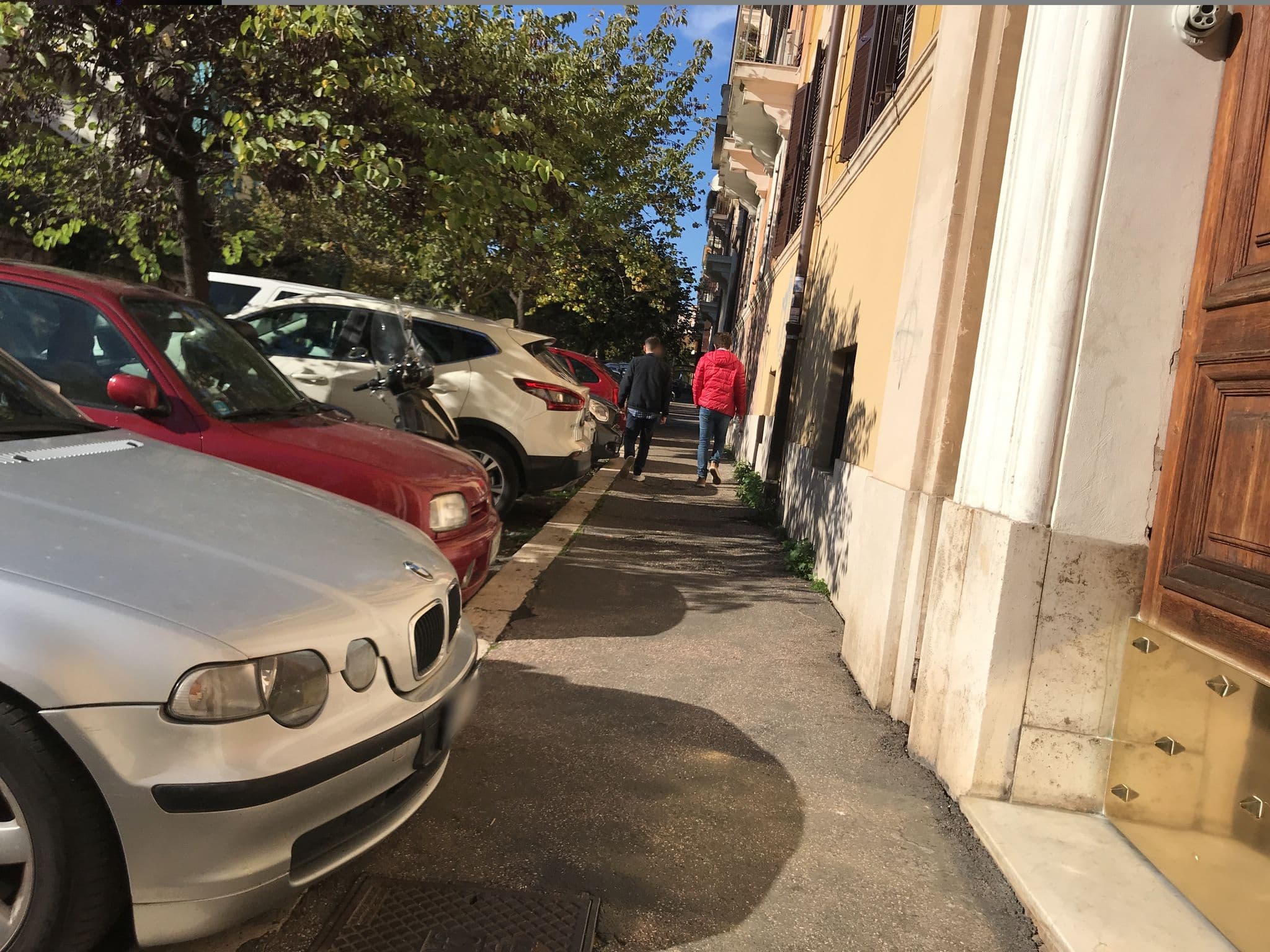 Street view near Hotel Kriss, Castro Pretorio — © miguel_andrade (CC BY-SA · Mapillary)