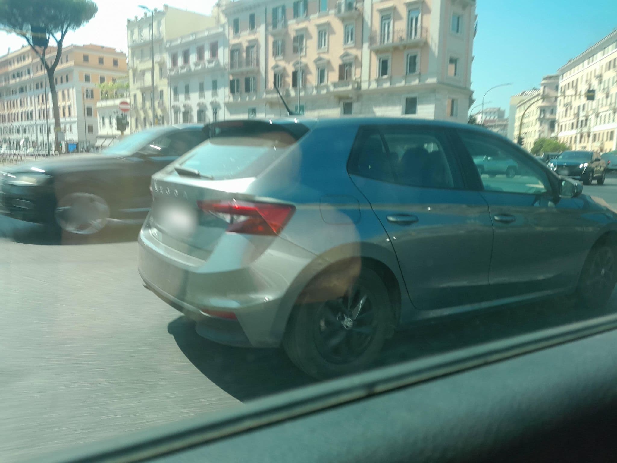 Street view near Serventi Lenghi Rooms, Rome — © omfg_notpr (CC BY-SA · Mapillary)