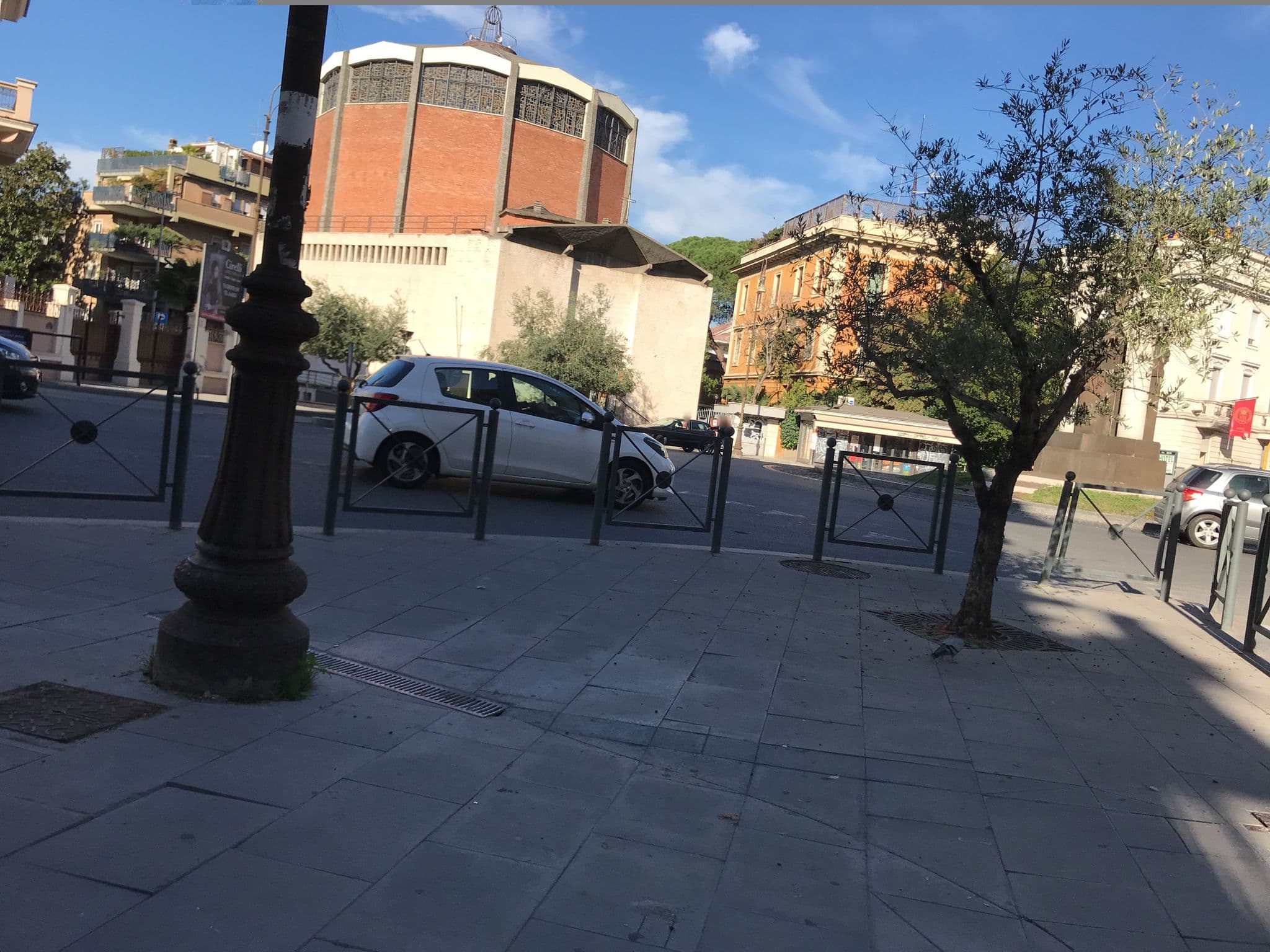 Street view near Nonna Simchas Kosher B&B, Castro Pretorio — © miguel_andrade (CC BY-SA · Mapillary)