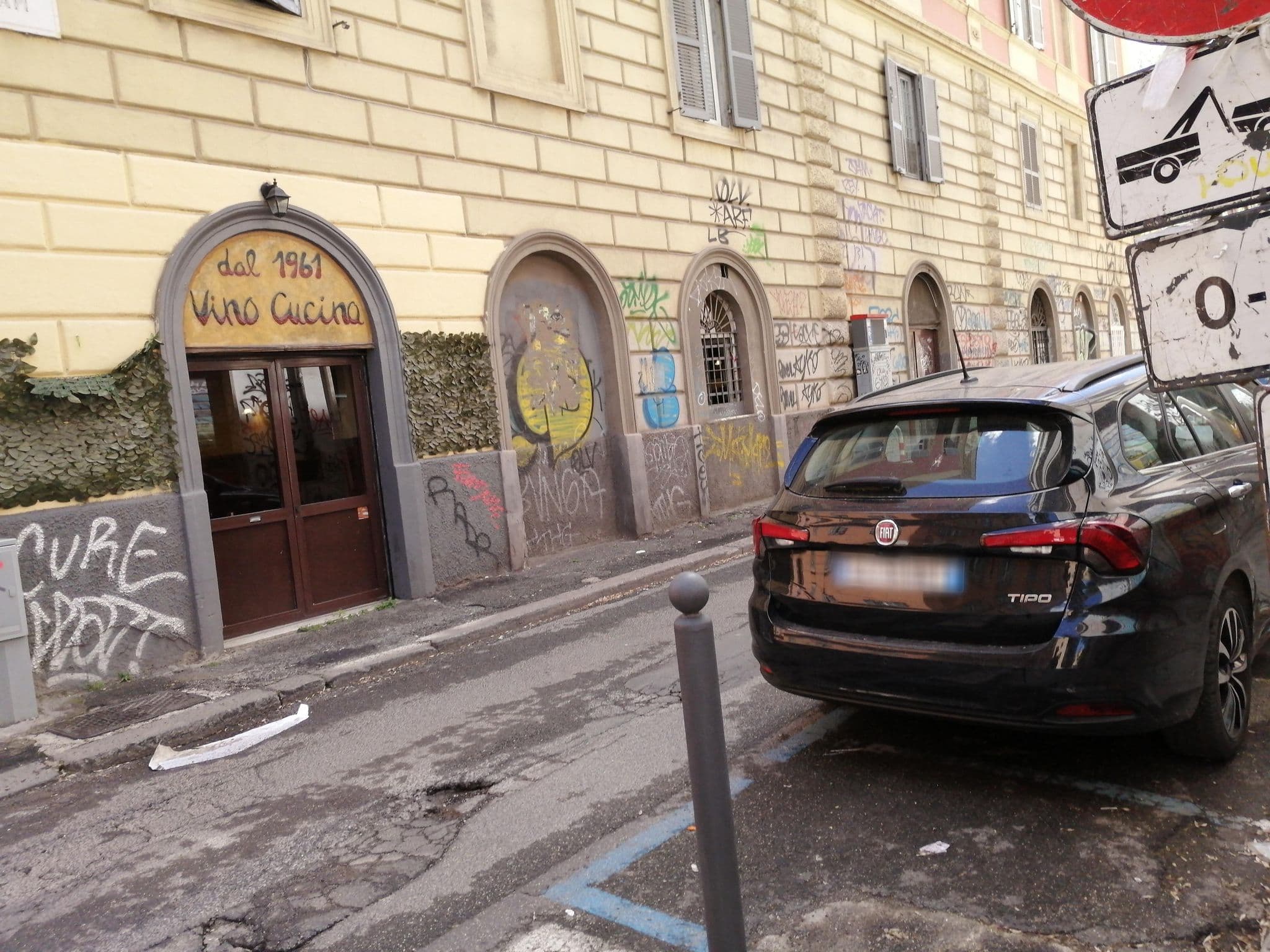 Street view near La Casa dei Sogni, Esquilino — © zte123 (CC BY-SA · Mapillary)