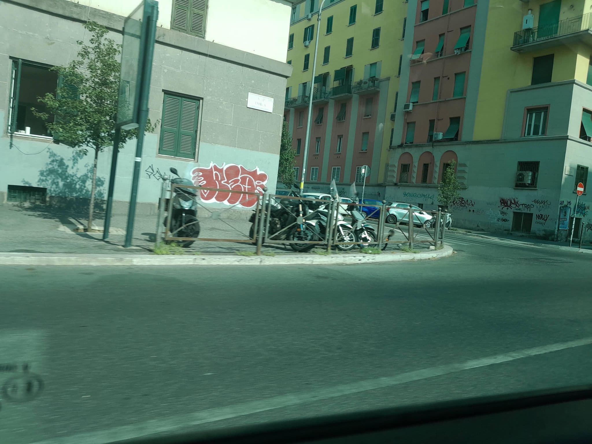 Street view near La Fontana nel Cortile, Celio — © omfg_notpr (CC BY-SA · Mapillary)
