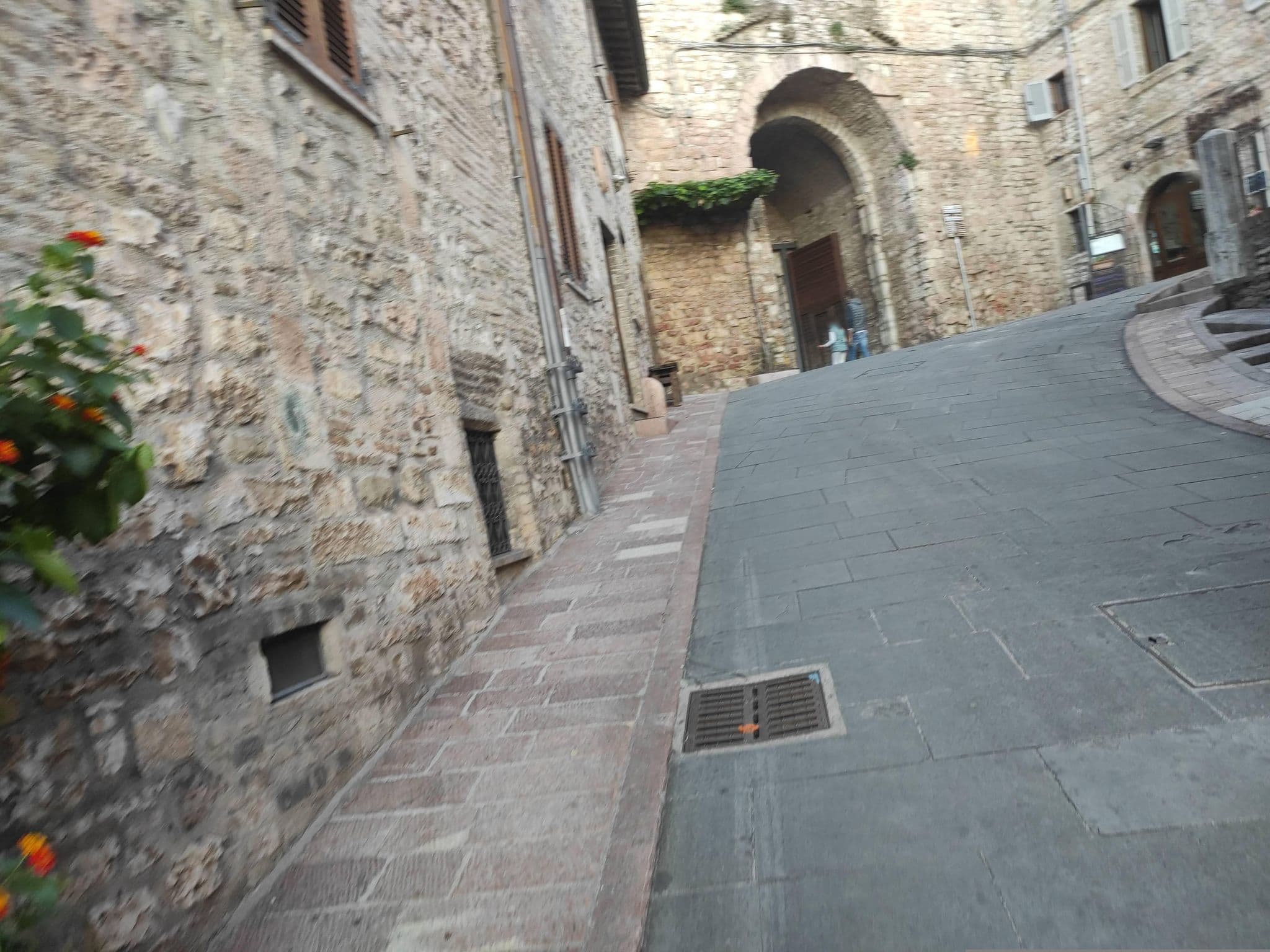 Street view near Hotel San Giacomo, Assisi — © jeawrong (CC BY-SA · Mapillary)