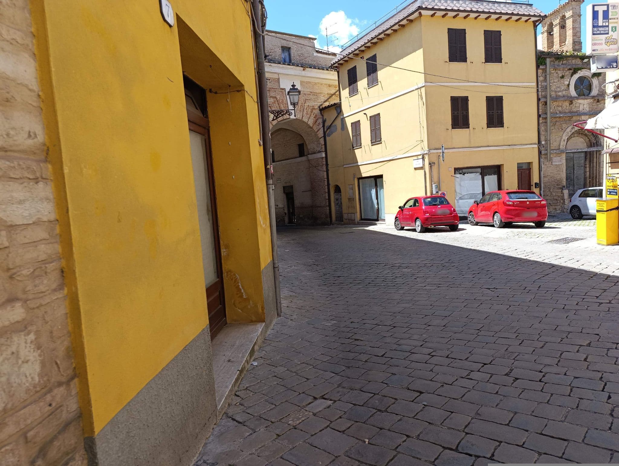 Street view near La Gallina di Pettovallone, Cingoli — © jeawrong (CC BY-SA · Mapillary)