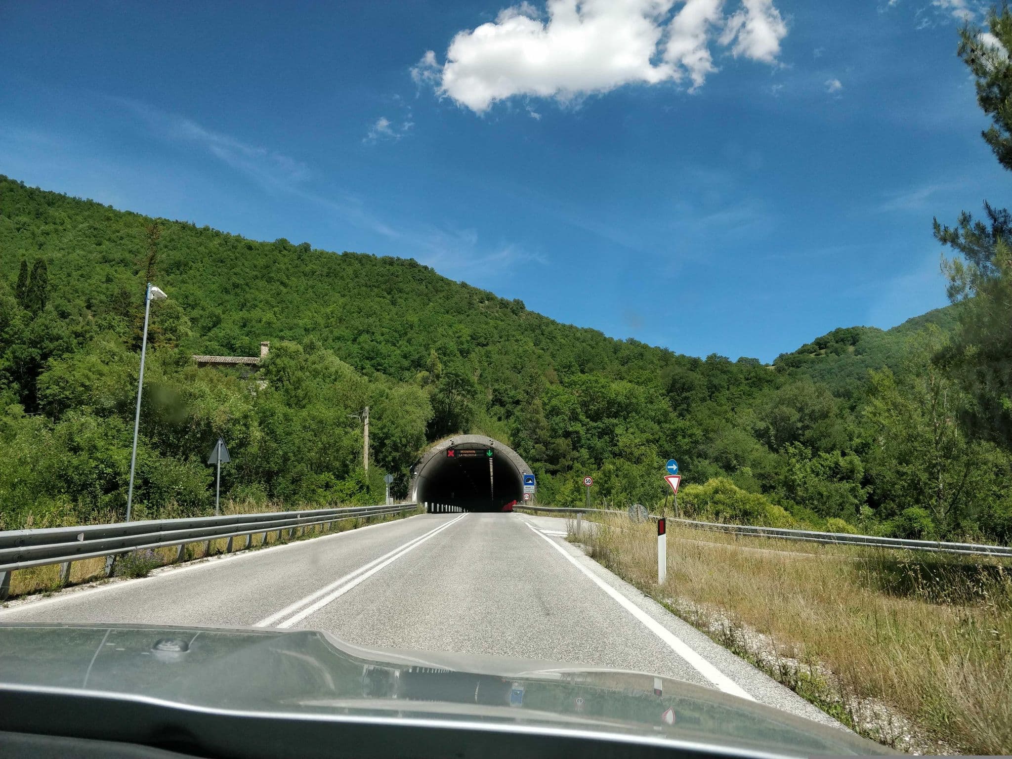Street view near Hotel Ristorante dei Cacciatori SAS, Norcia — © panbauletto (CC BY-SA · Mapillary)