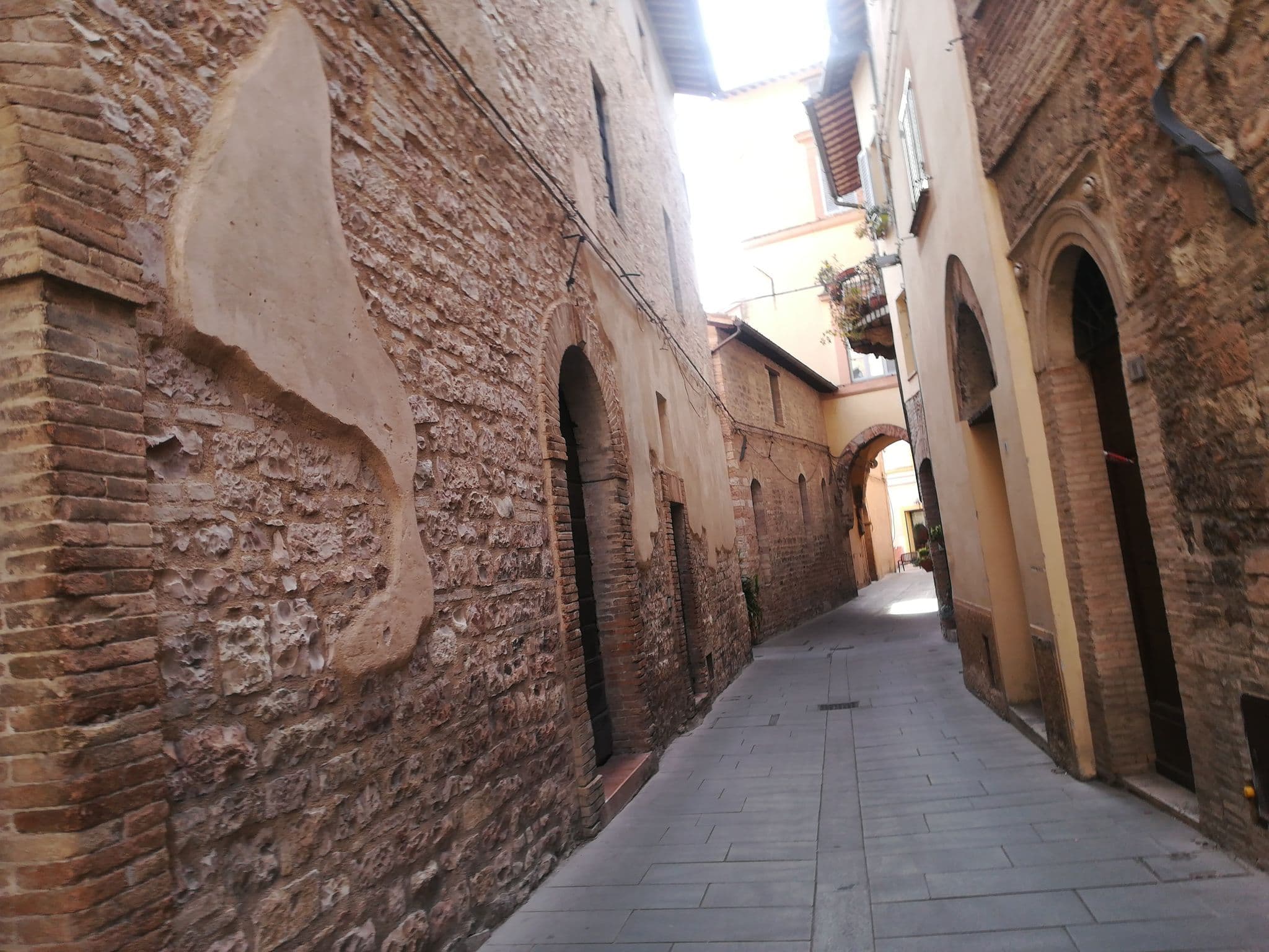 Street view near i love spello, Spello — © jeawrong (CC BY-SA · Mapillary)