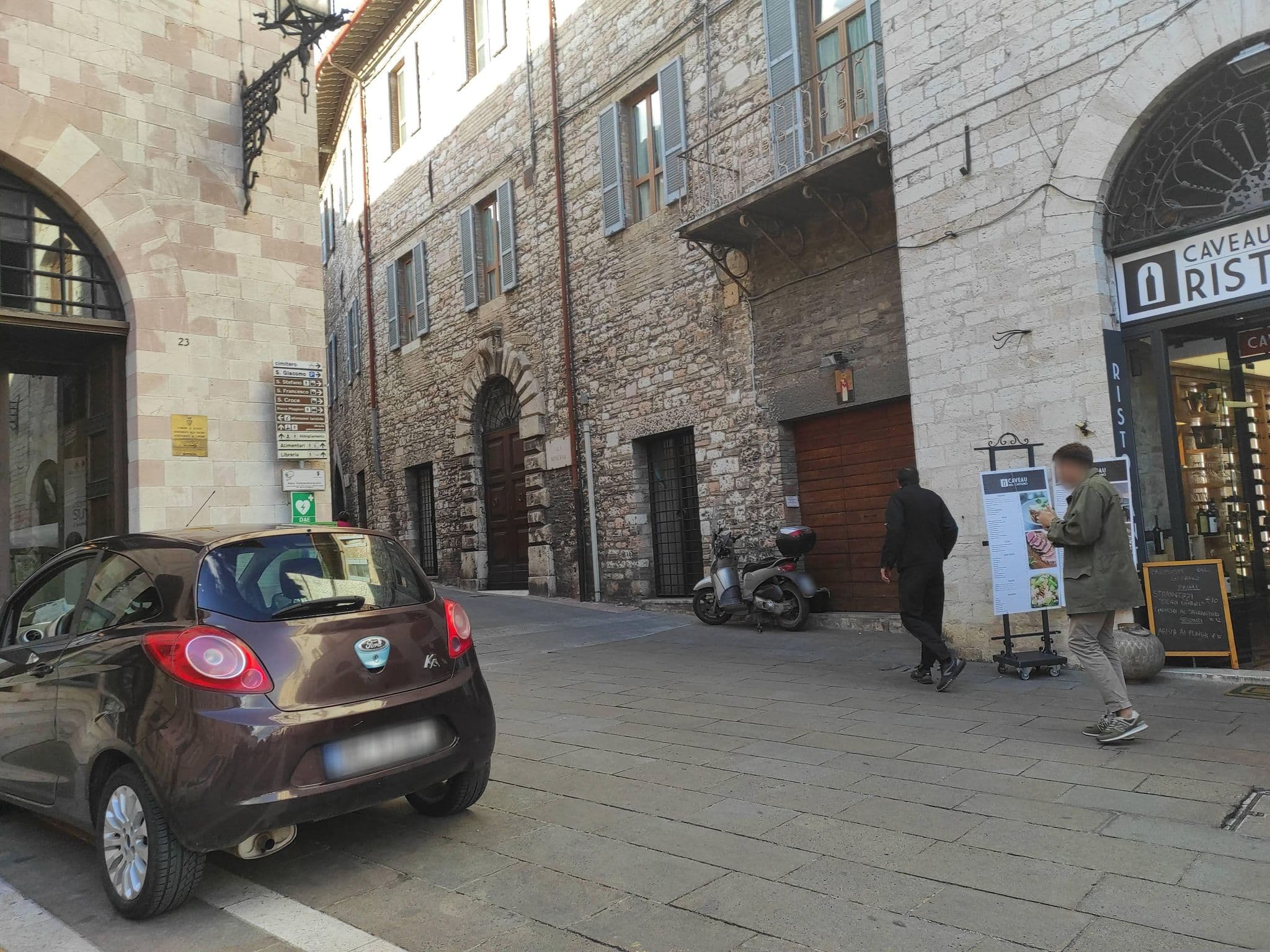Street view near Apartments by La Zuppa Inglese, Assisi — © jeawrong (CC BY-SA · Mapillary)