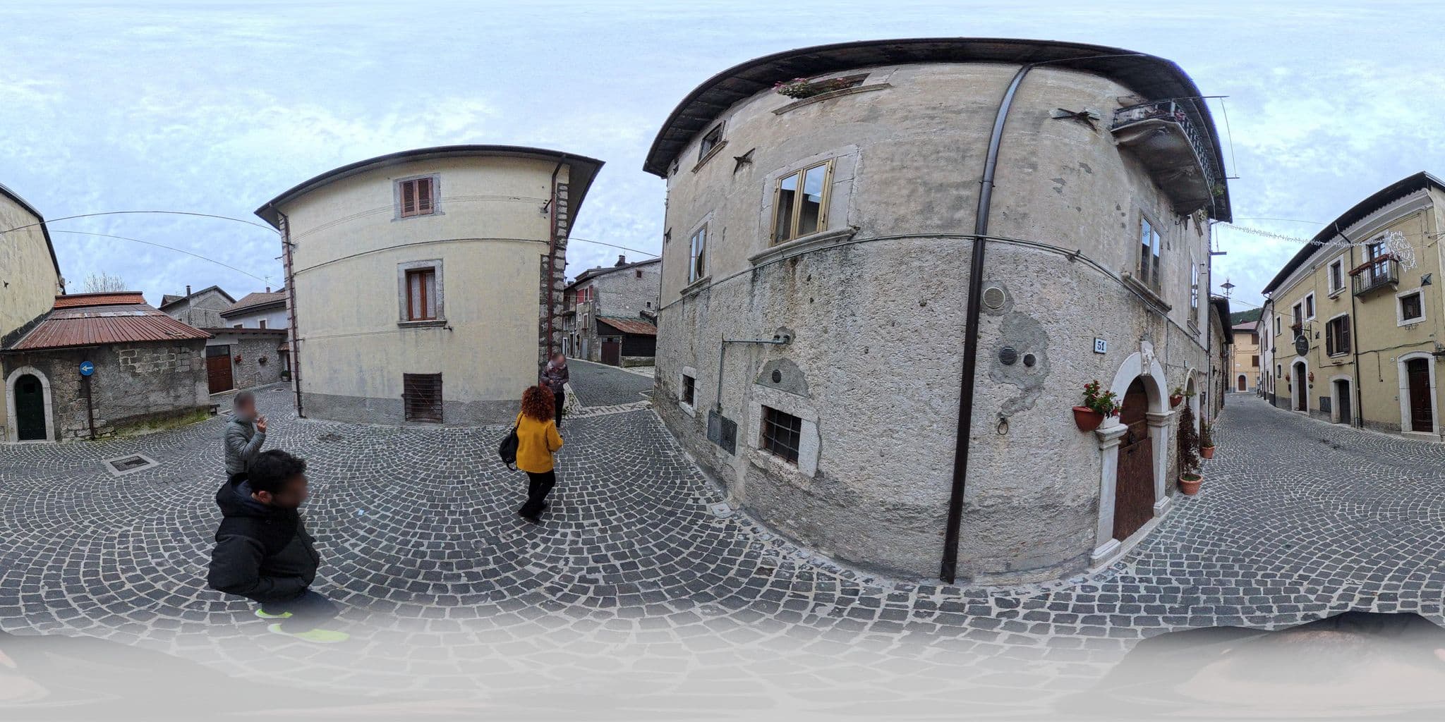 Street view near b&B La Via Della Piazza, Pescasseroli — © odiug (CC BY-SA · Mapillary)