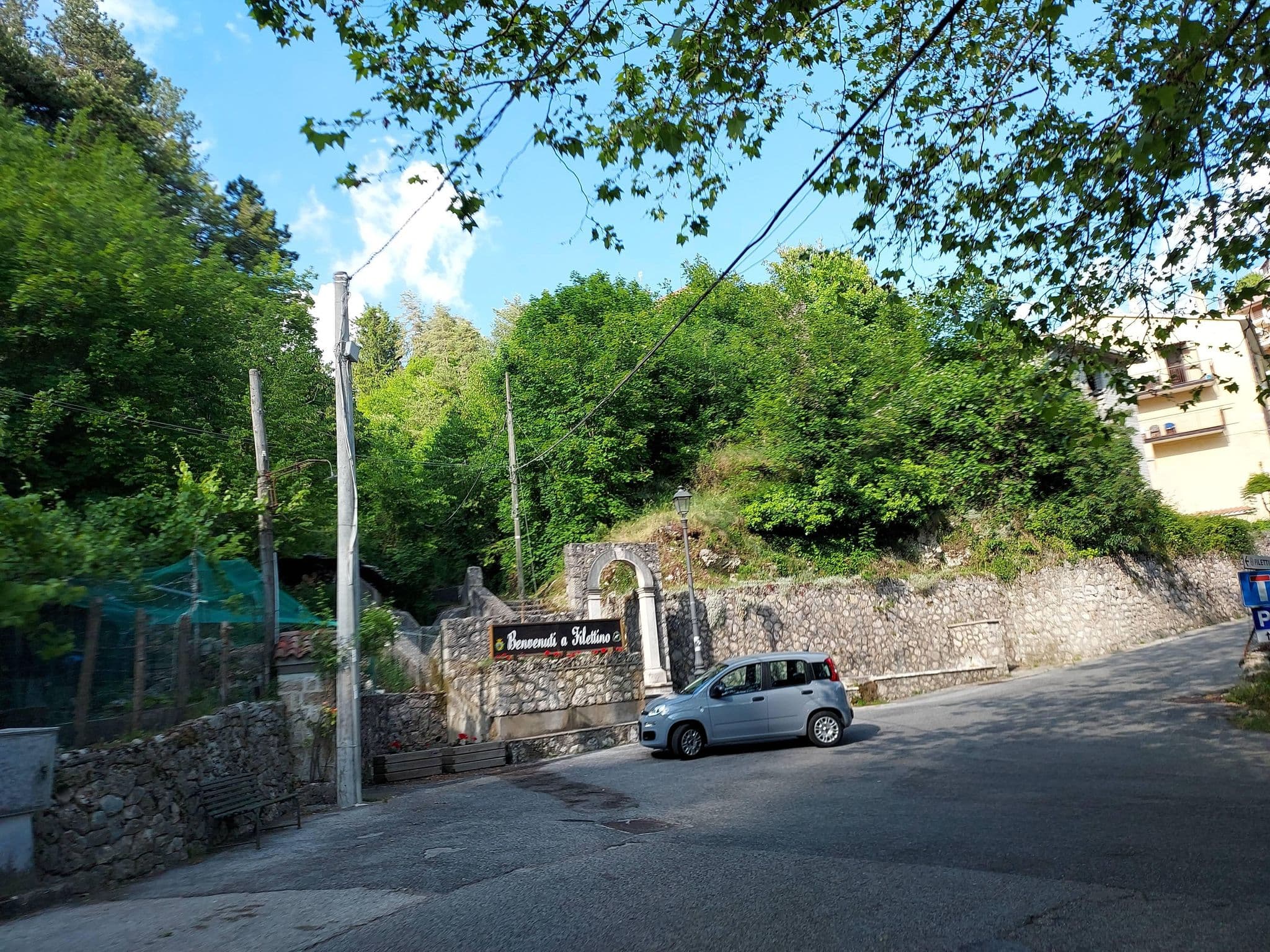Street view near Hotel Monte Viglio, Civitella Roveto — © odiug (CC BY-SA · Mapillary)