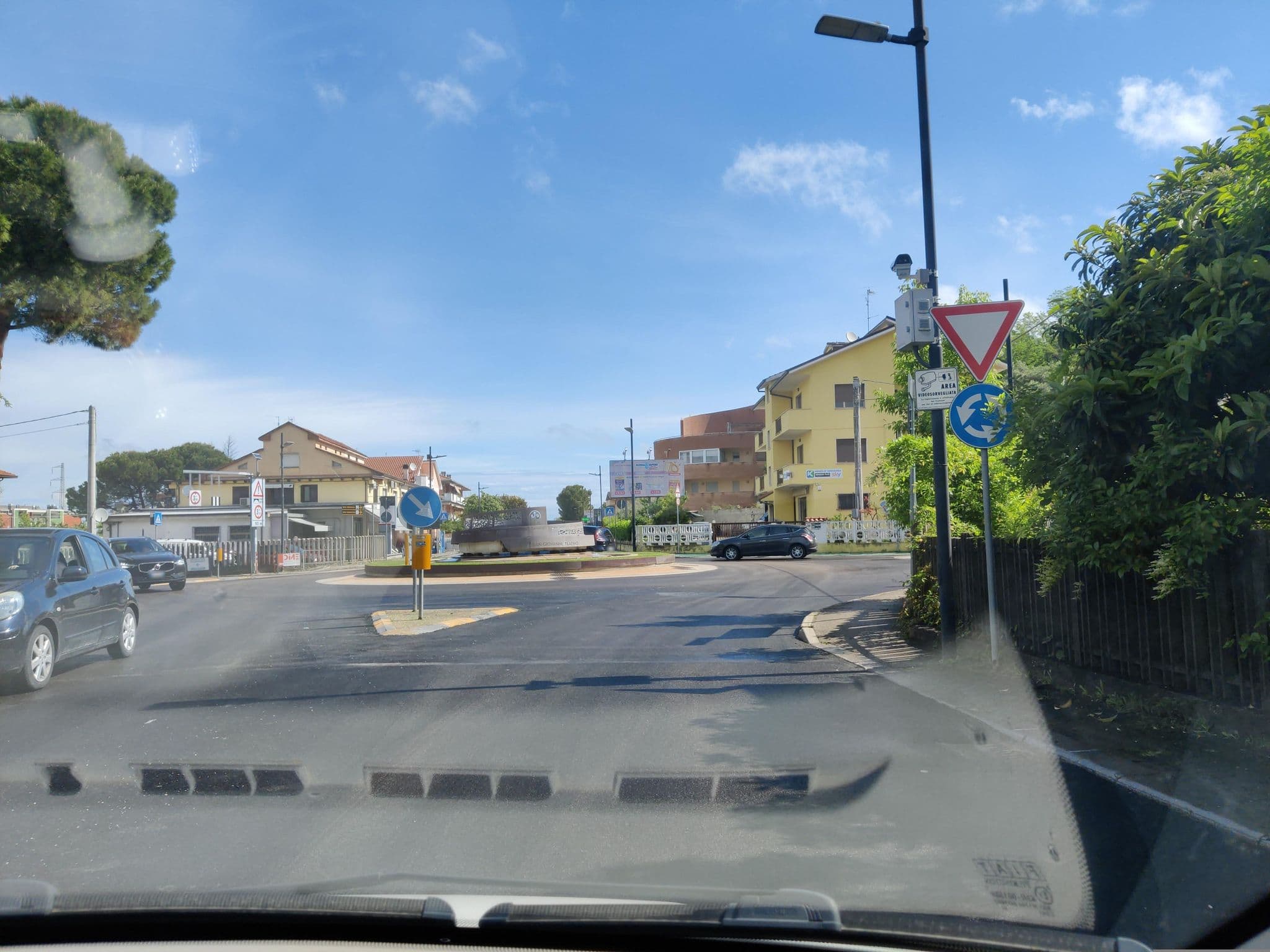 Street view near Ristorante Dragonara, Sambuceto — © evvemoscia (CC BY-SA · Mapillary)