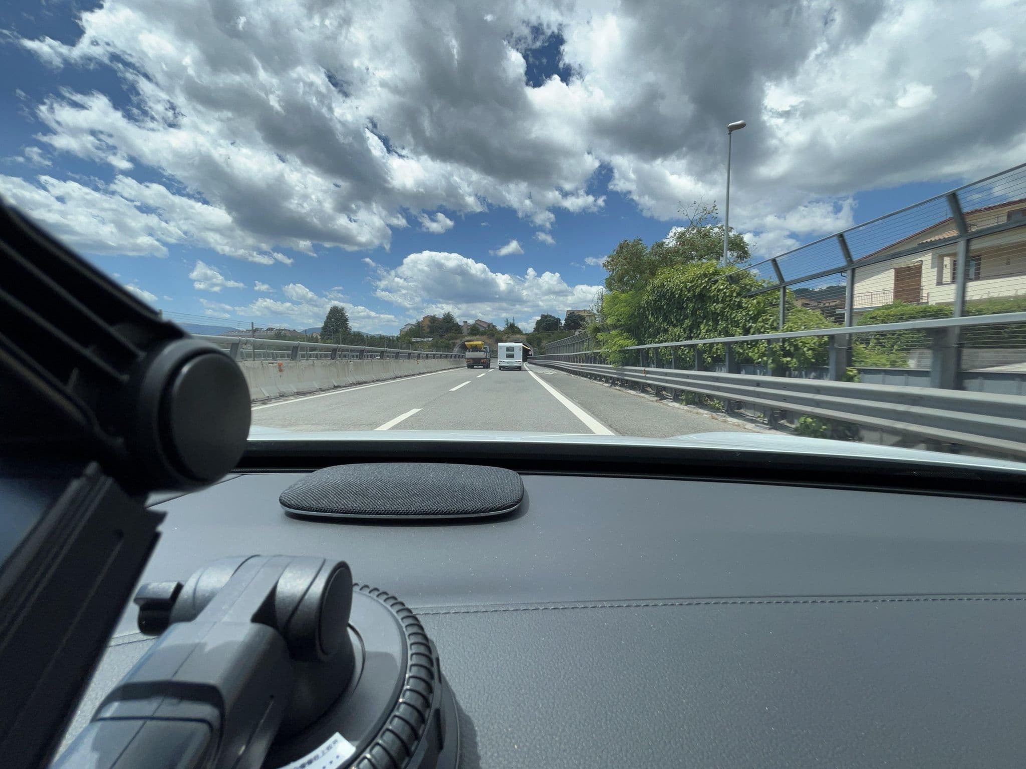 Street view near Casale Signorini, L'Aquila — © lin_wang (CC BY-SA · Mapillary)