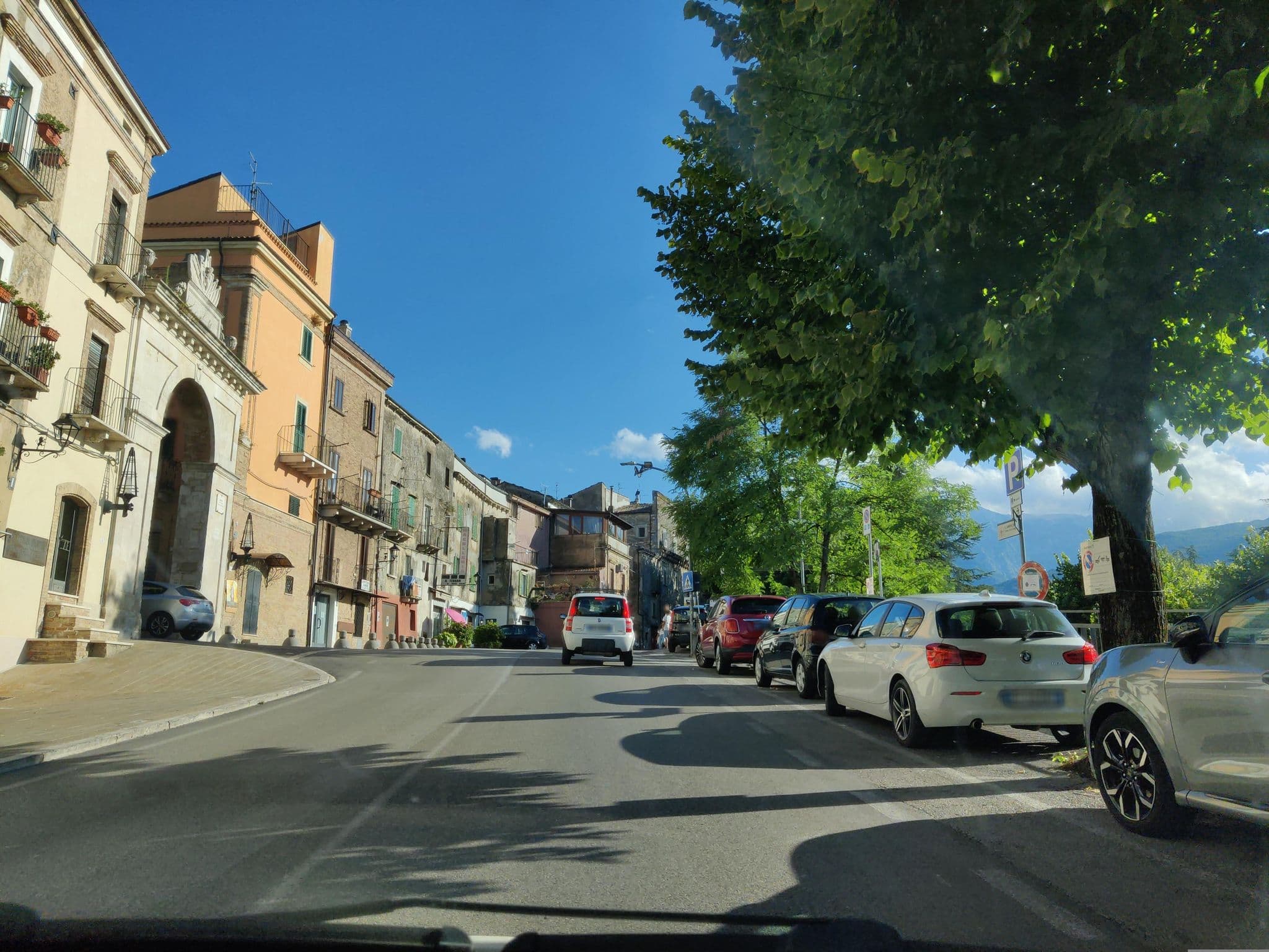 Street view near Mister Bed B&B, Guardiagrele — © evvemoscia (CC BY-SA · Mapillary)