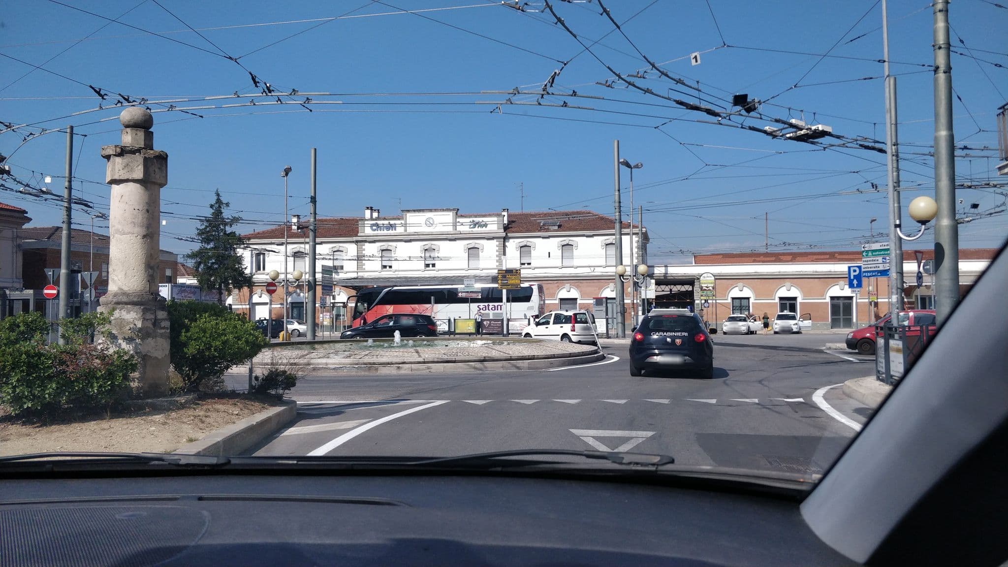 Street view near Bed e Breakfast Sarien, Chieti — © evvemoscia (CC BY-SA · Mapillary)