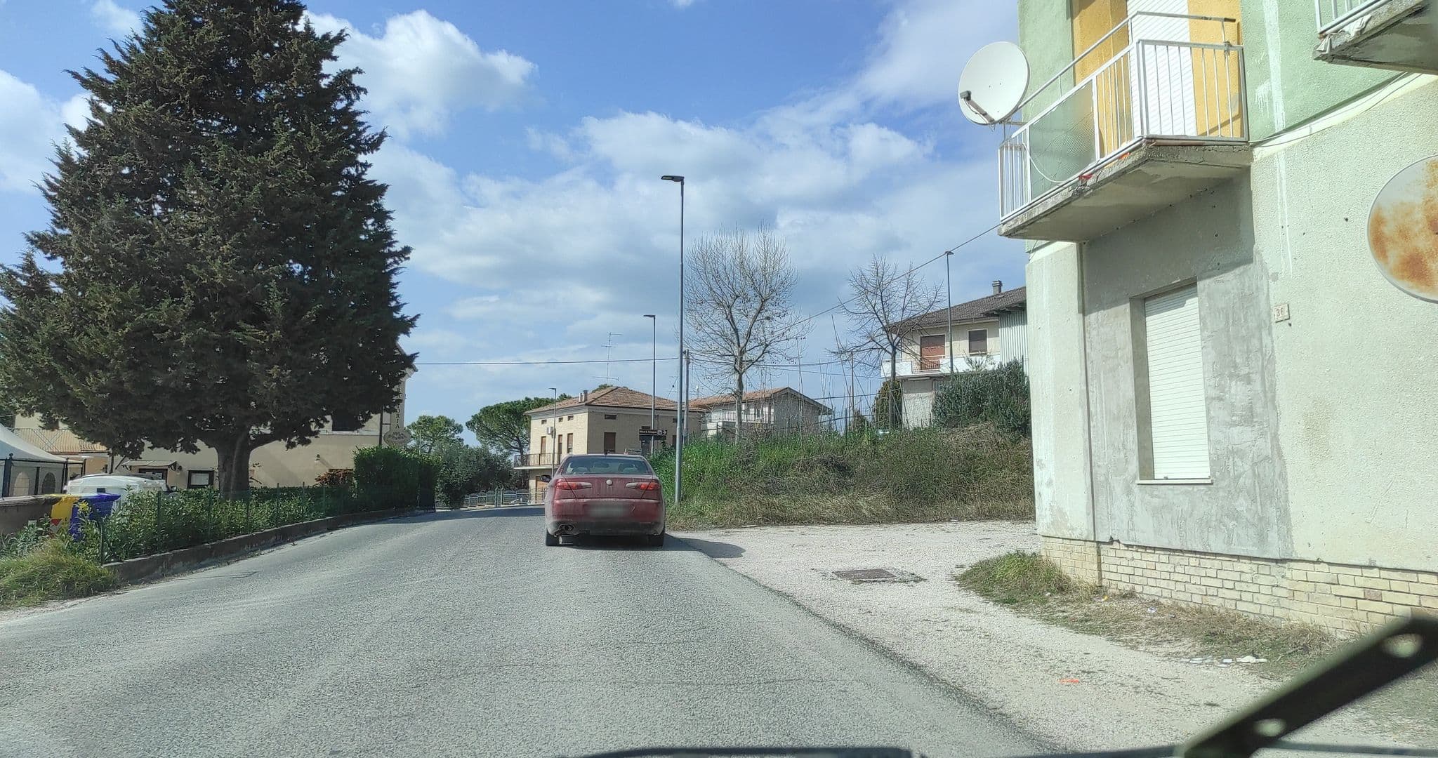Street view near Bed and Breakfast Montechiaro, Mogliano — © jeawrong (CC BY-SA · Mapillary)