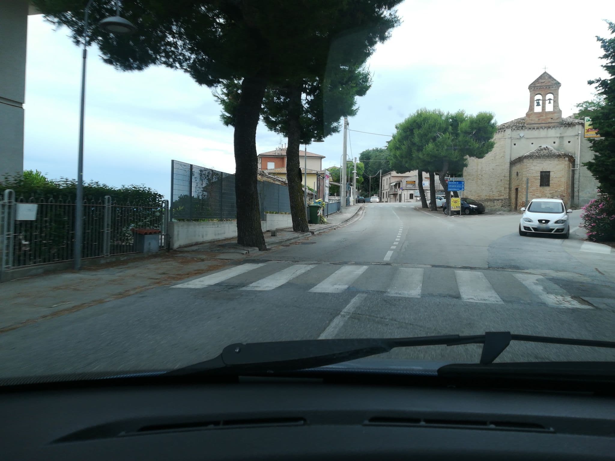 Street view near Dolce Far Niente - Country House - Bed&Breakfast, Montecosaro — © jeawrong (CC BY-SA · Mapillary)