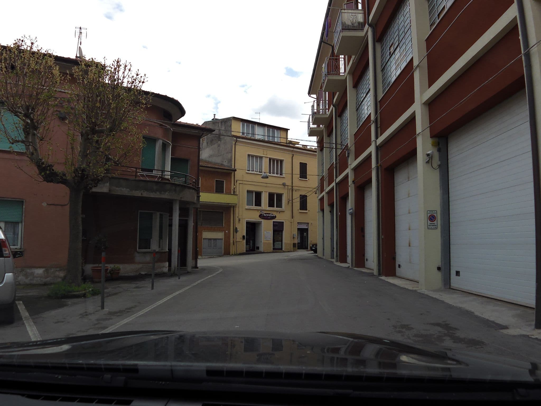 Street view near Albergo Ristorante La Ginestra, Castelfidardo — © czmrtn (CC BY-SA · Mapillary)