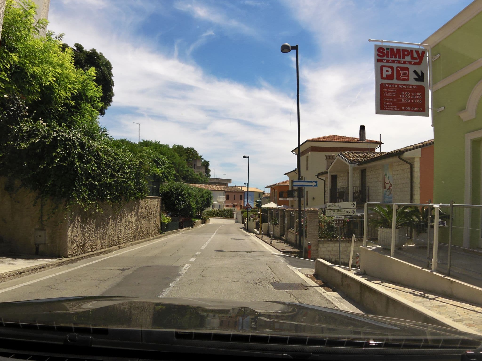 Street view near Affittacamere Velia Mare, Numana — © czmrtn (CC BY-SA · Mapillary)