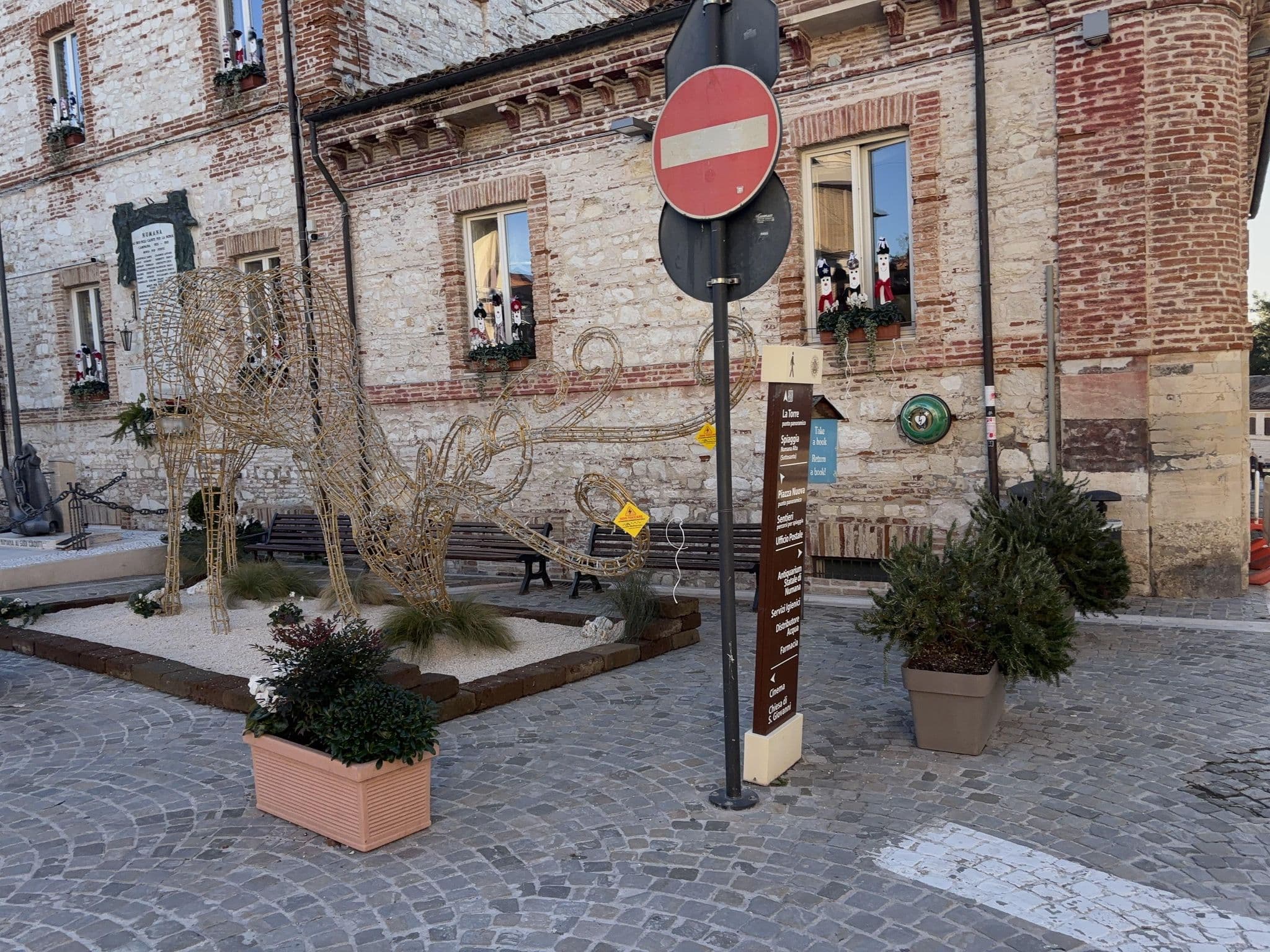 Street view near La Tua Casa In Centro A Pochi Passi dal Mare, Numana — © robot8a (CC BY-SA · Mapillary)