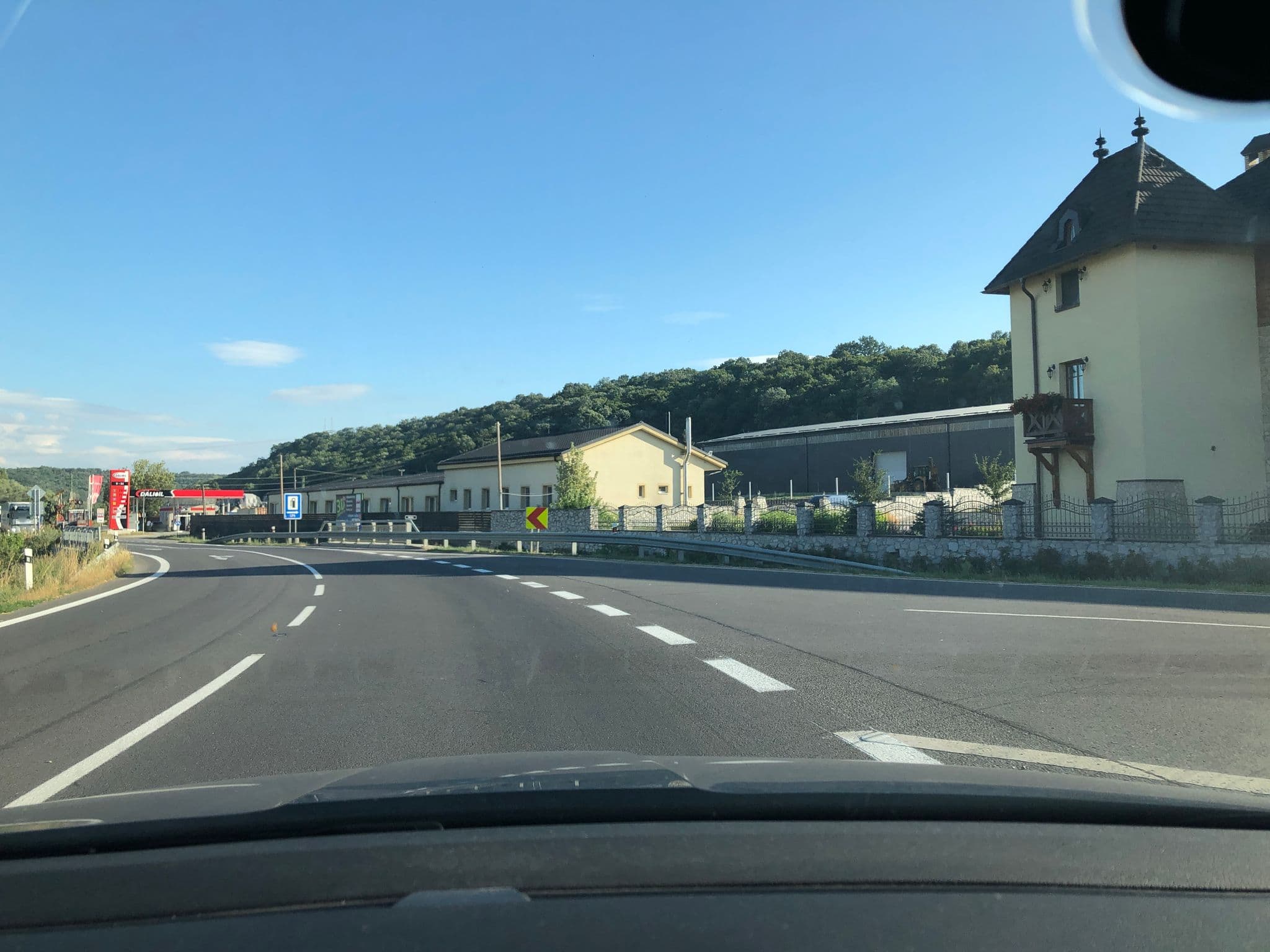 Street view near Penzión Chateau Hunting, Krupina — © atze777 (CC BY-SA · Mapillary)