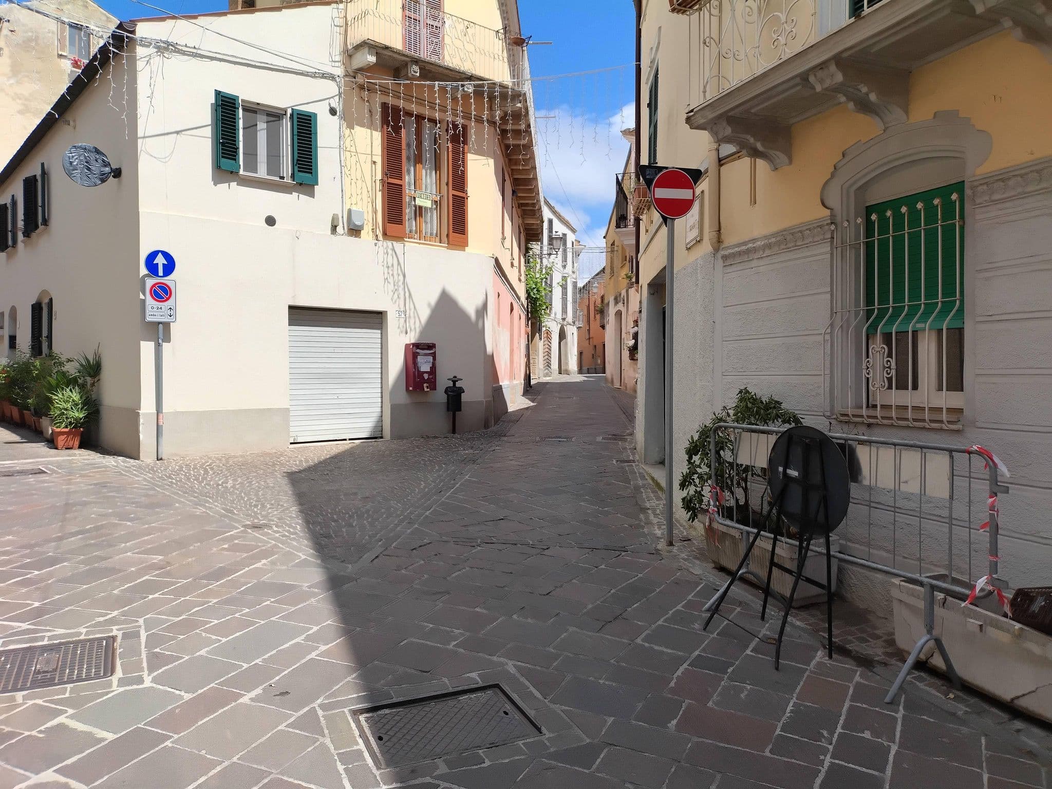 Street view near B&B Don Aurelio, Atri — © yots (CC BY-SA · Mapillary)