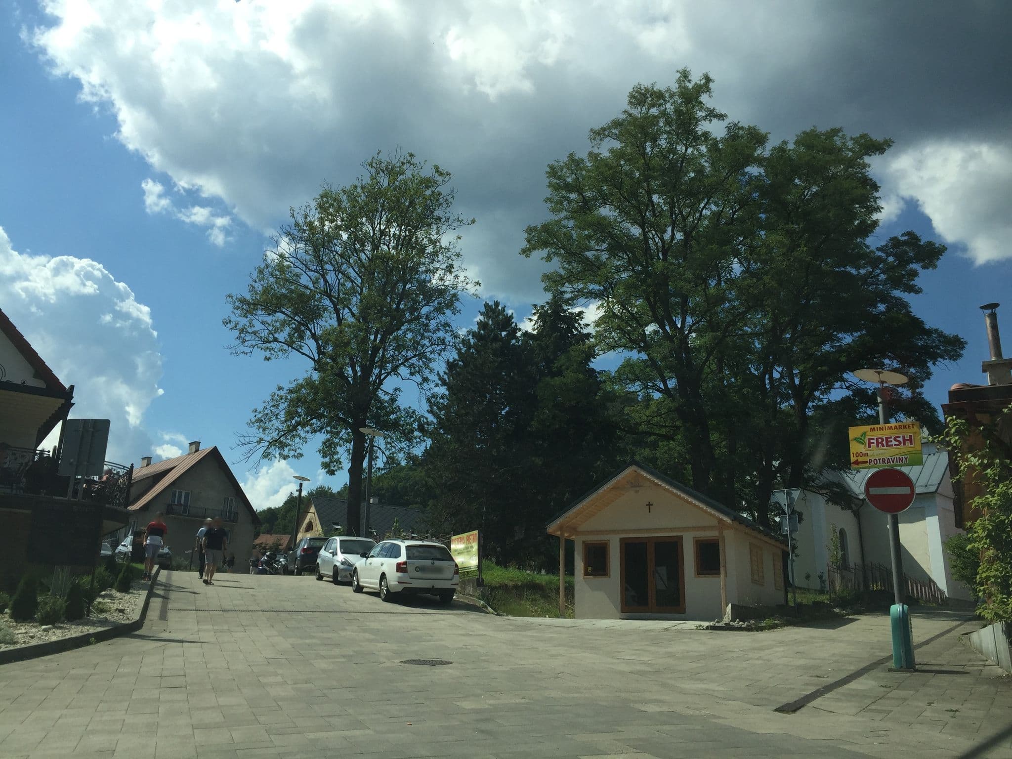 Street view near Hotel Restauracija Palatin, Oravský Podzámok — © richlv (CC BY-SA · Mapillary)