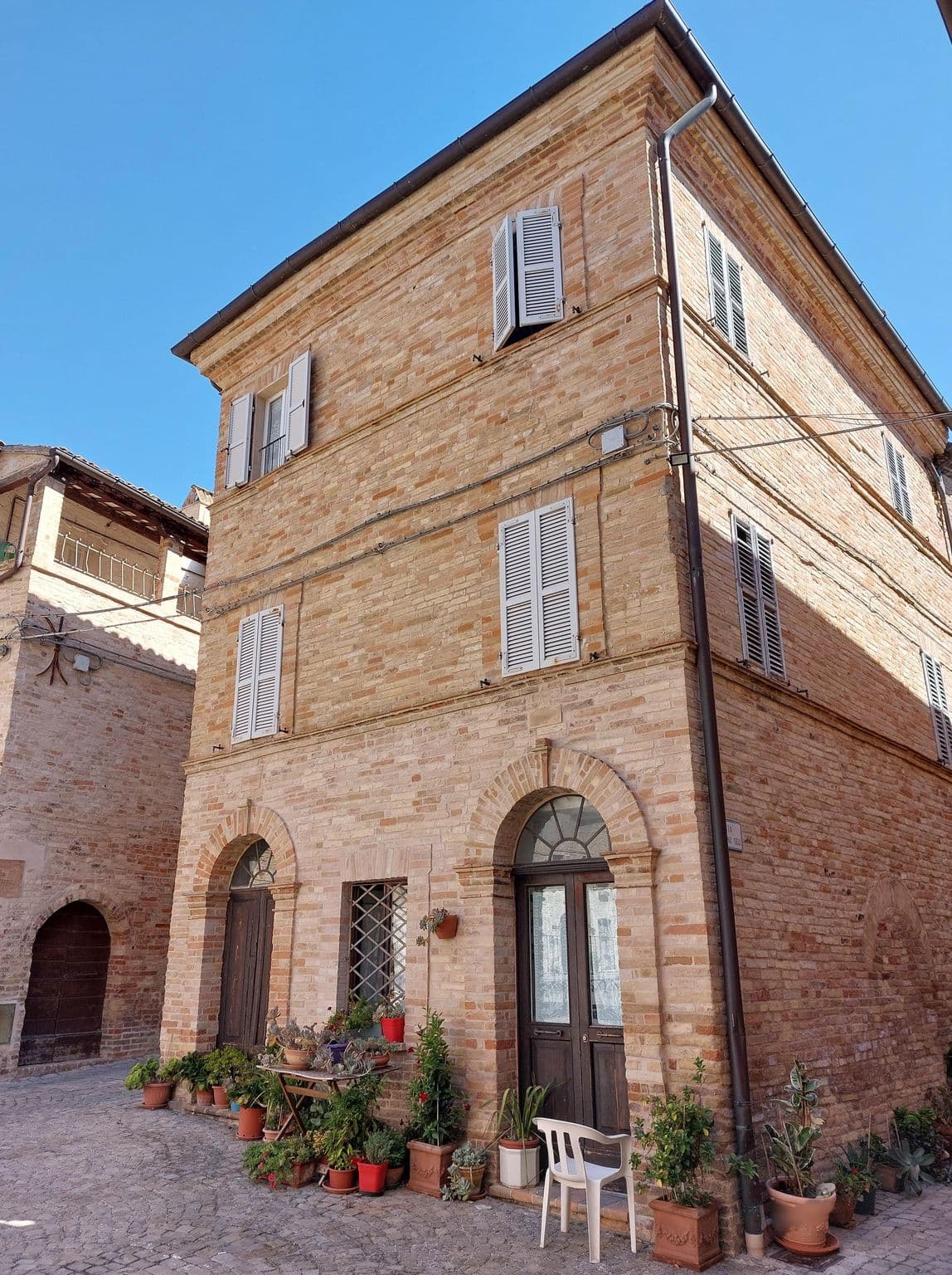 Street view near Dal Priore, Montefiore dell'Aso — © vilinux (CC BY-SA · Mapillary)