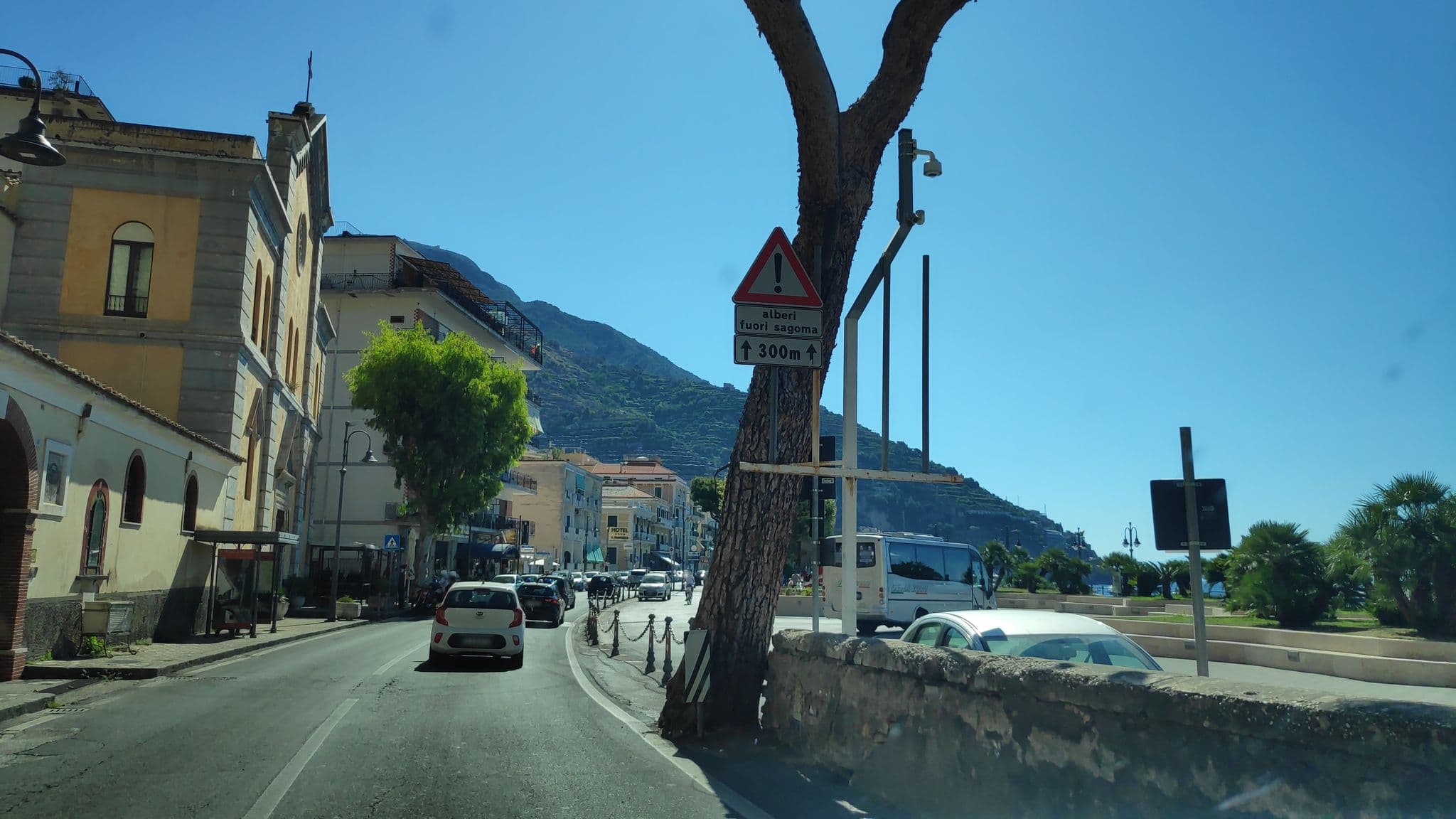 Street view near Amici di San Francesco - Casa Religiosa di Accoglienza, Maiori — © marcuscalabresus (CC BY-SA · Mapillary)