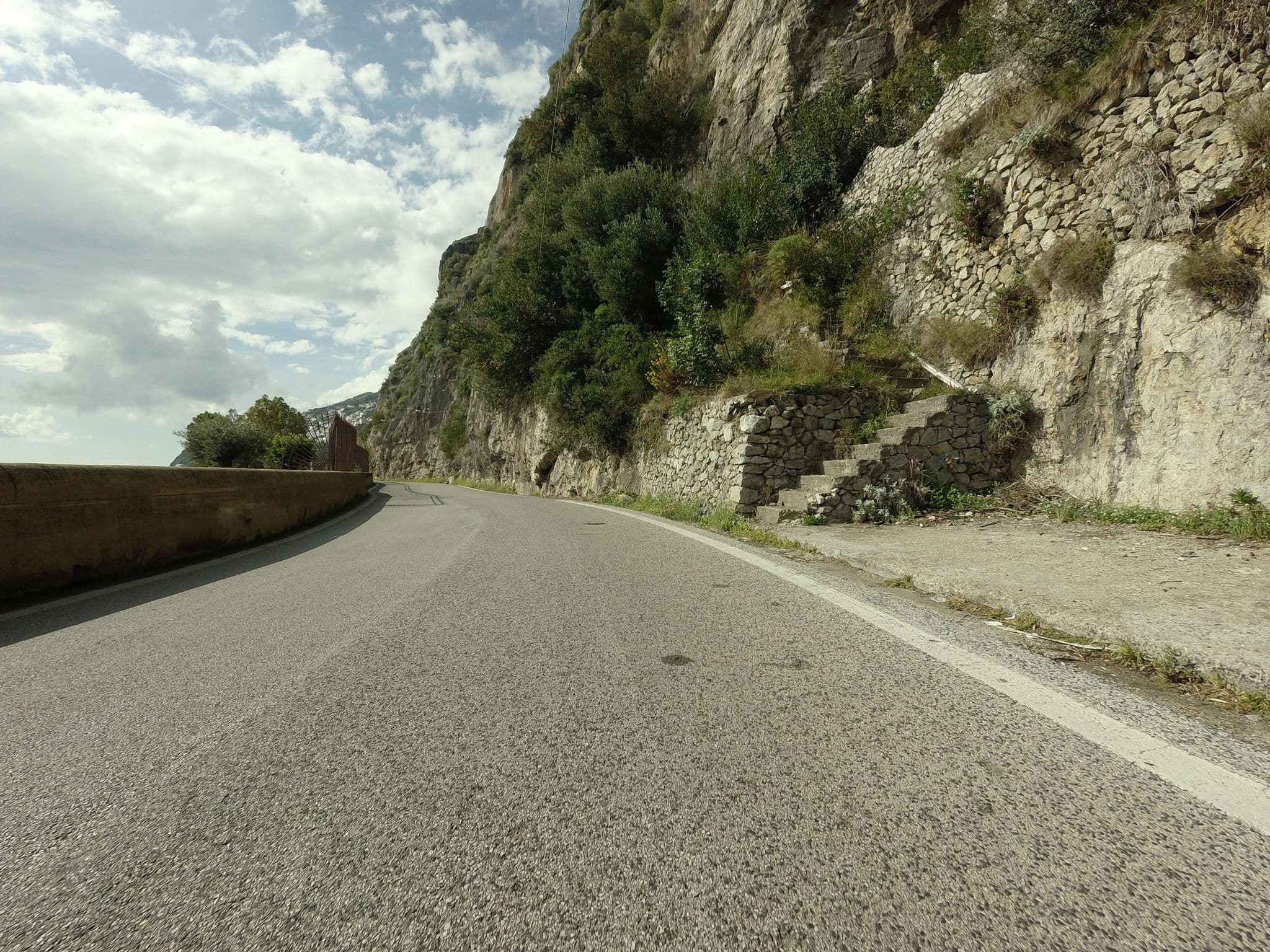 Street view near Villa Le Baste, Praiano — © esario (CC BY-SA · Mapillary)