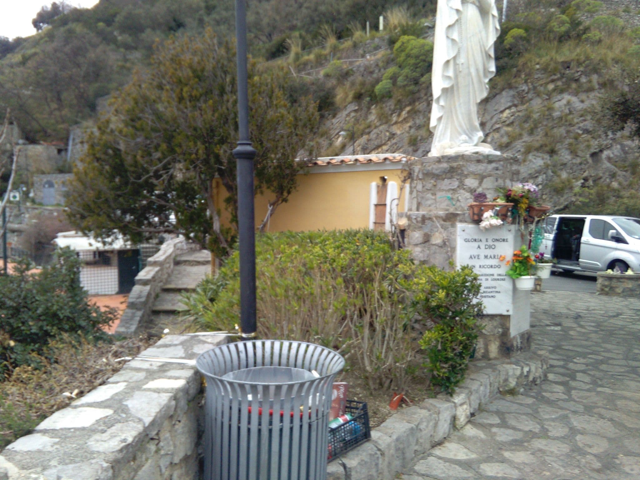 Street view near Villa Hibiscus Beach Club, Positano — © ris (CC BY-SA · Mapillary)