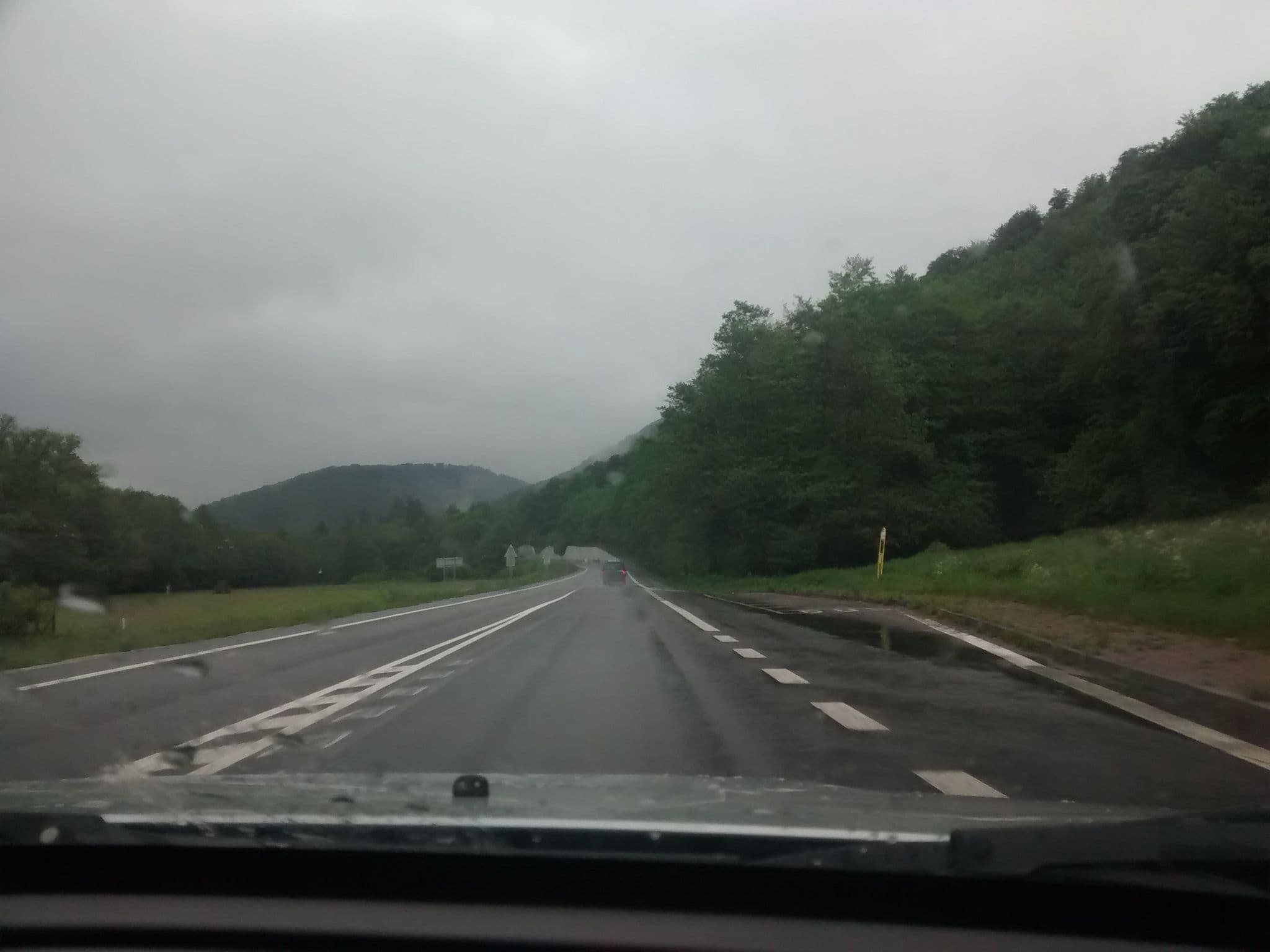 Street view near Dérerov mlyn, Handlová — © likesopenstreetmap (CC BY-SA · Mapillary)