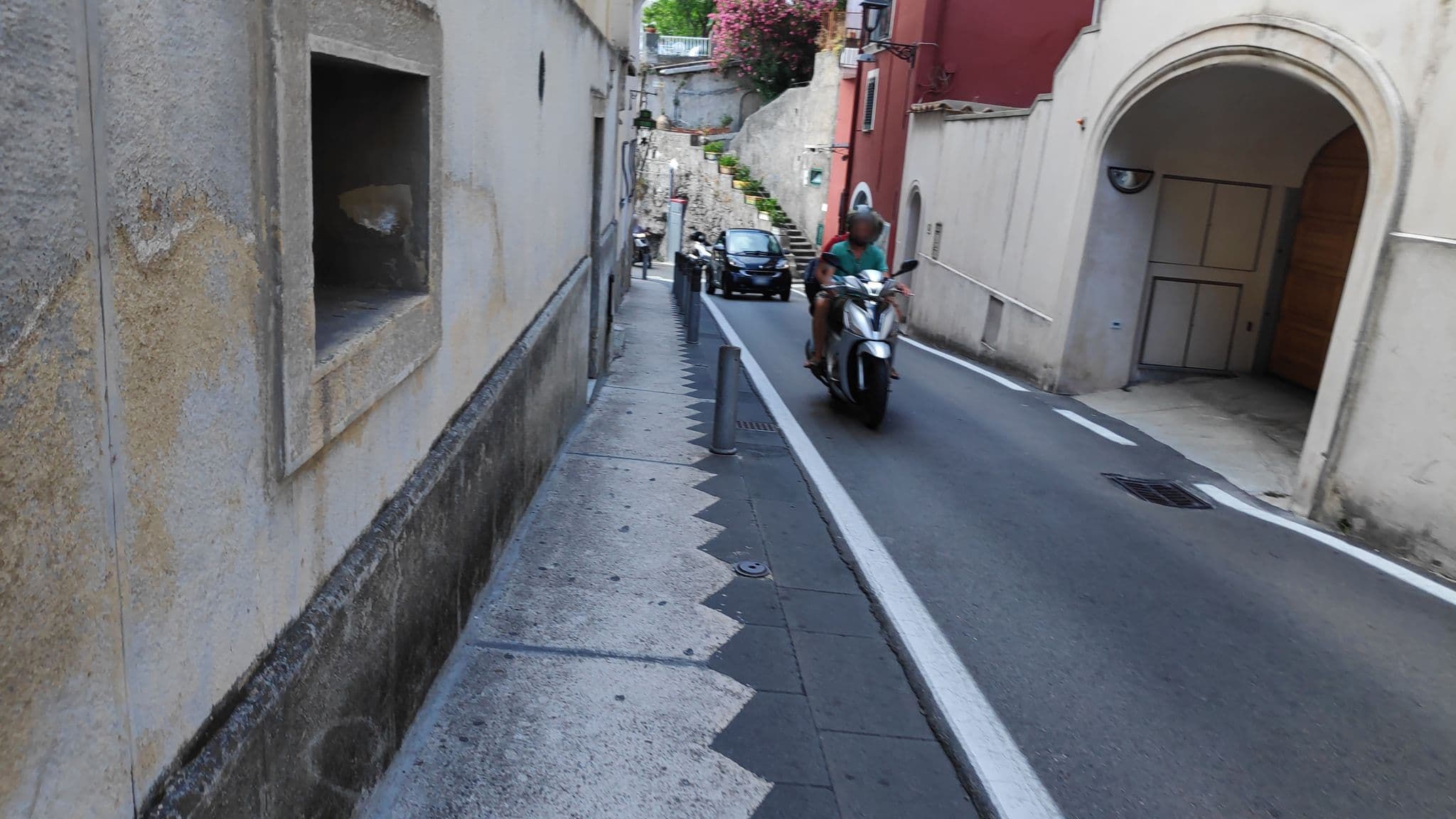Street view near Albergo Le Sirenuse Hotel, Positano — © marcuscalabresus (CC BY-SA · Mapillary)