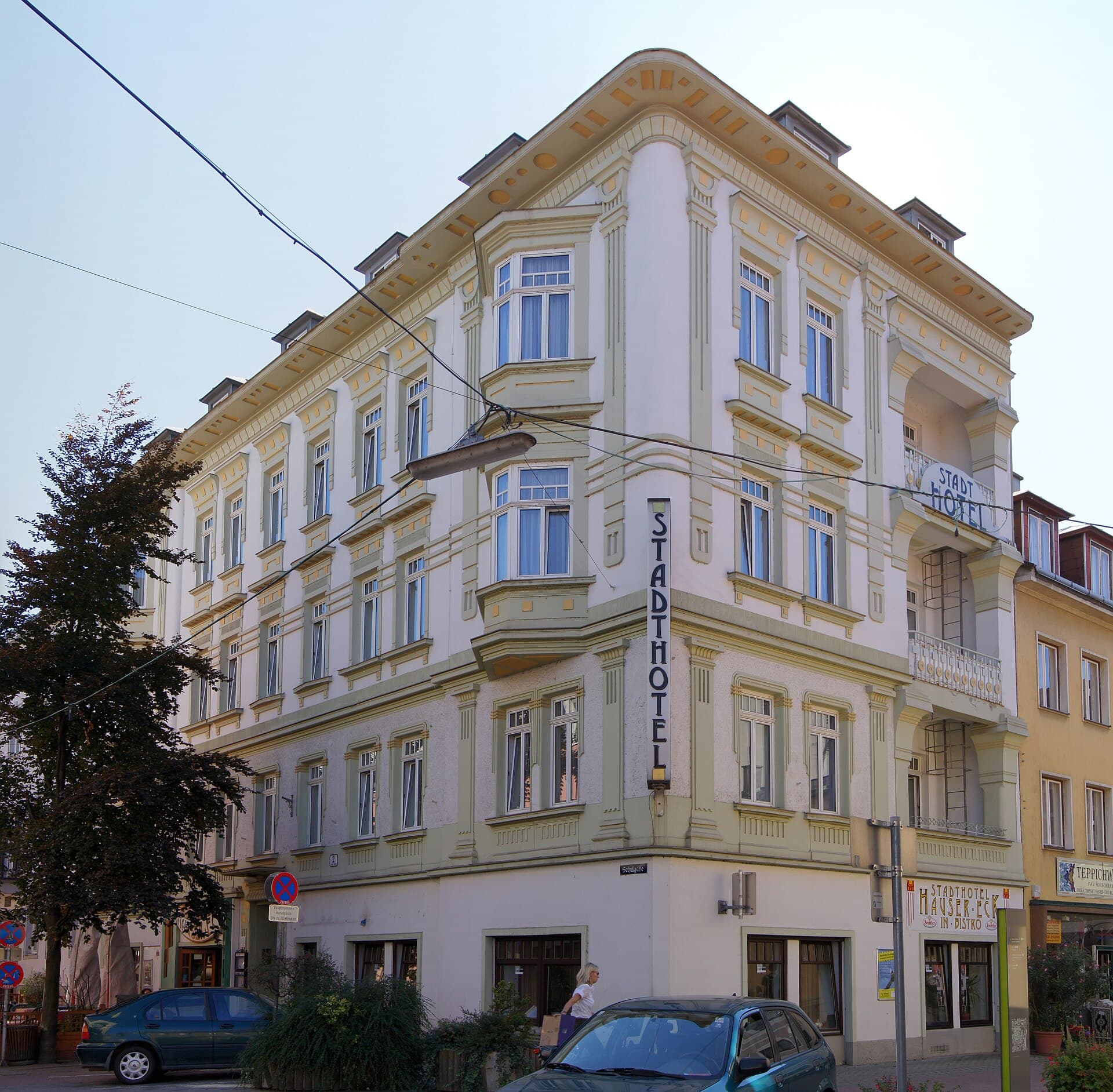 Stadthotel Hauser-Eck (via Wikimedia Commons, CC BY-SA 3.0 at)