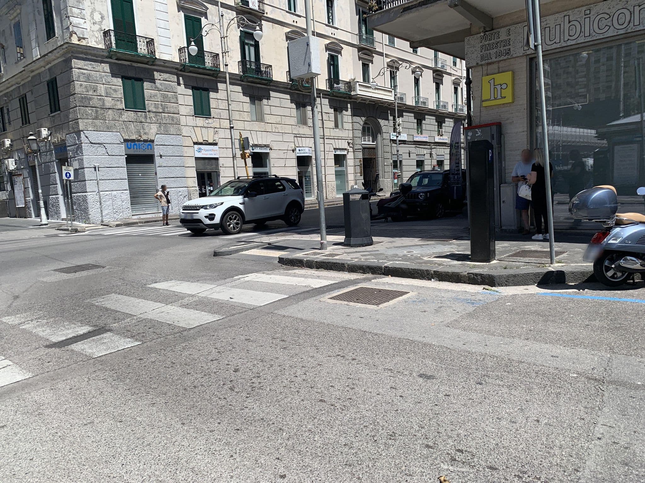 Street view near Relais Vittoria Veneto, Salerno — © robot8a (CC BY-SA · Mapillary)