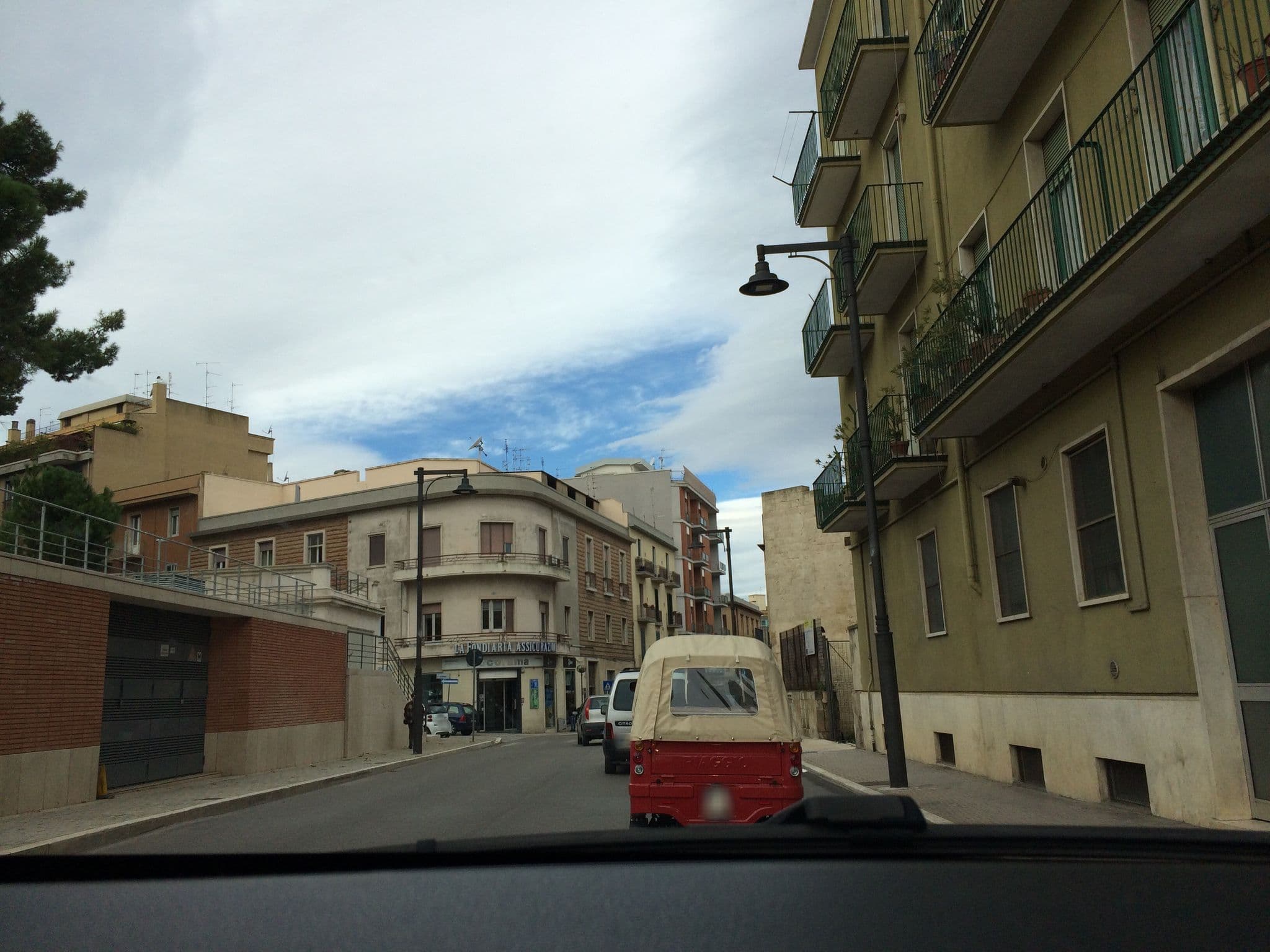 Street view near Da Vinci, Matera — © raxpa (CC BY-SA · Mapillary)