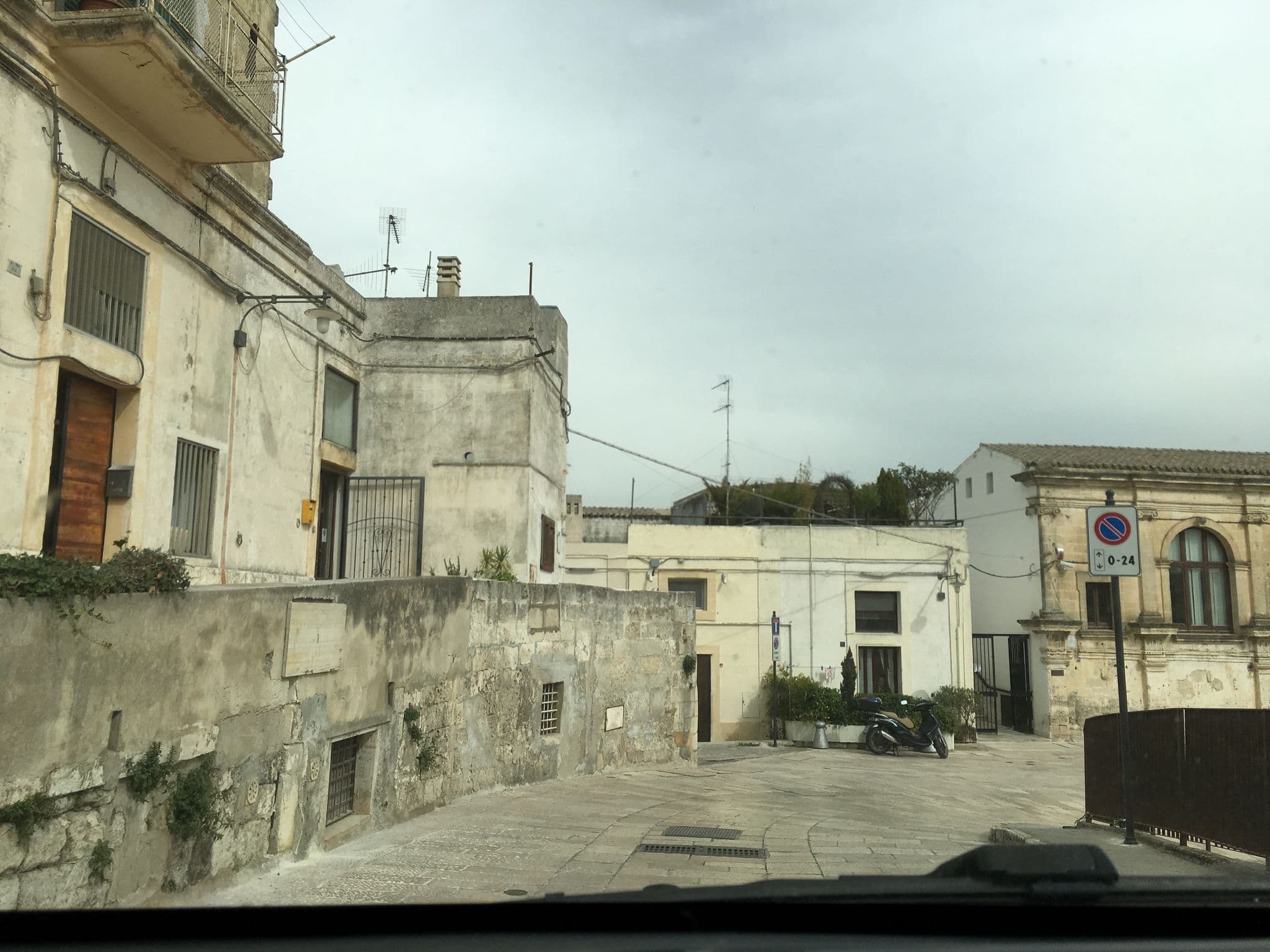 Street view near Le Origini Suites And Rooms, Matera — © raxpa (CC BY-SA · Mapillary)
