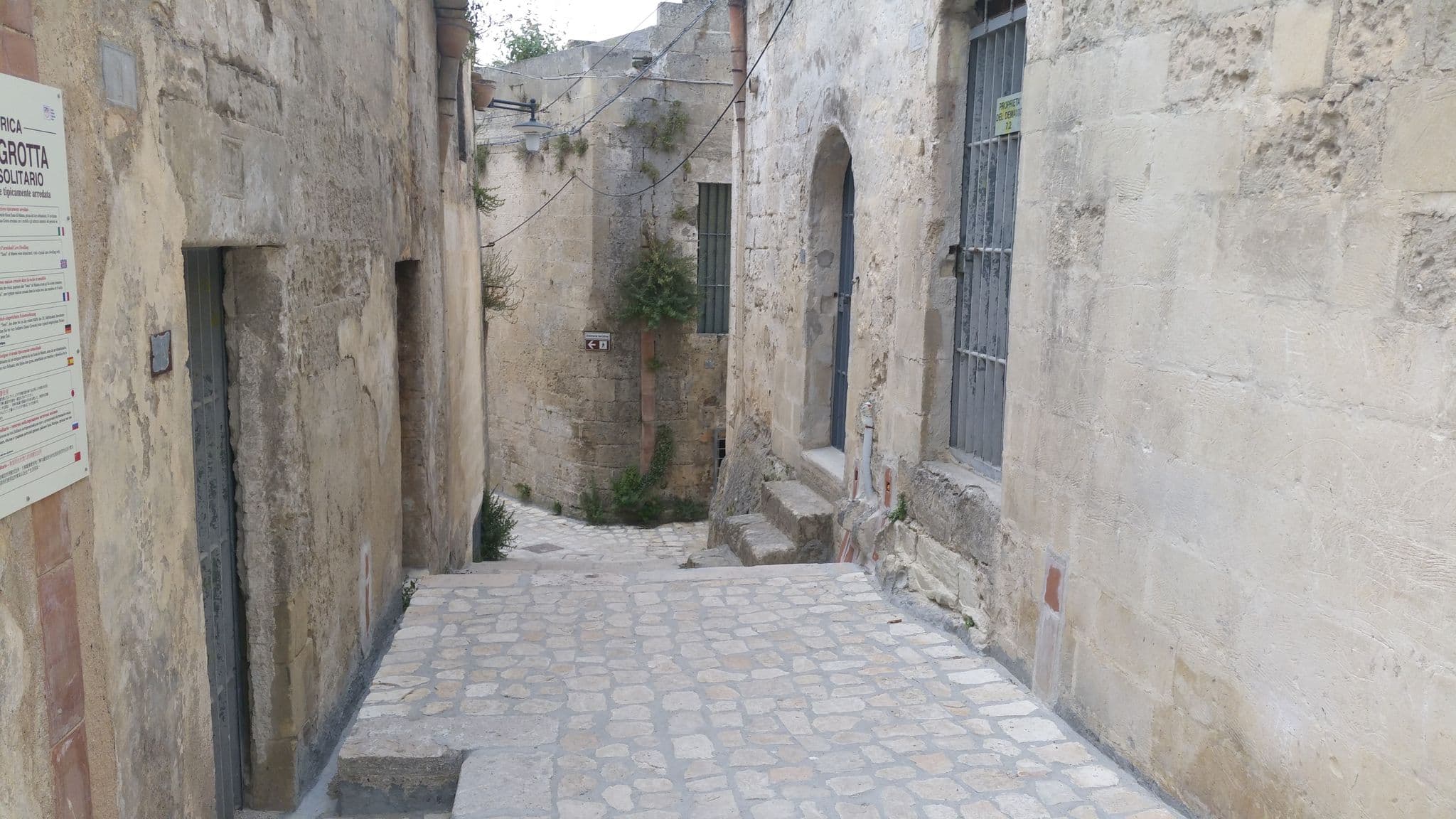Street view near Sasso Matto - Casa Vacanze - Sassi di Matera, Matera — © shlublu (CC BY-SA · Mapillary)