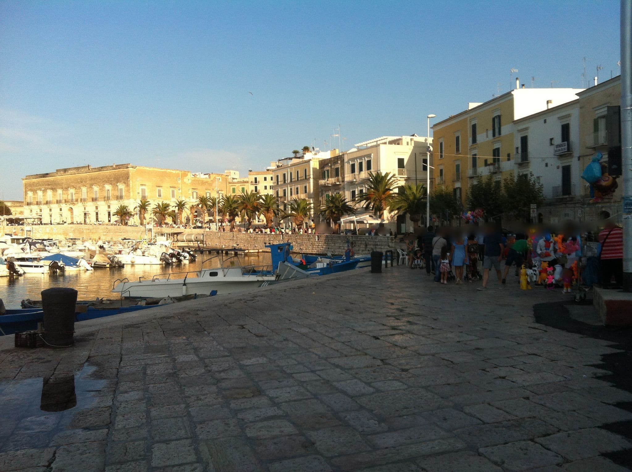 Street view near Les Nature's Maison, Trani — © miguel_andrade (CC BY-SA · Mapillary)