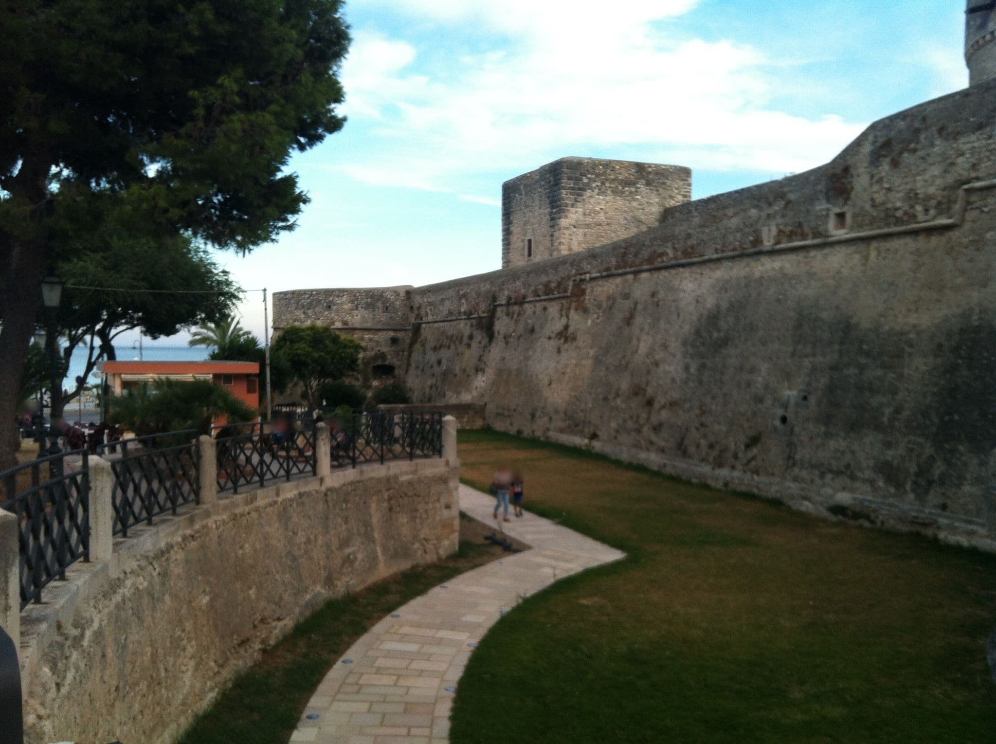 Street view near Domus Bianca Lancia, Manfredonia — © miguel_andrade (CC BY-SA · Mapillary)