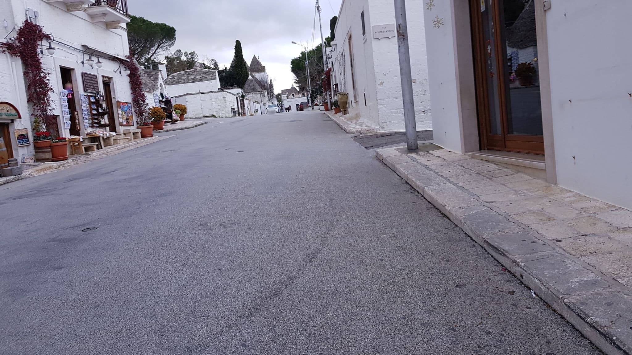 Street view near Trullo Vicolo Fiorito, Alberobello — © ale_zena_it (CC BY-SA · Mapillary)