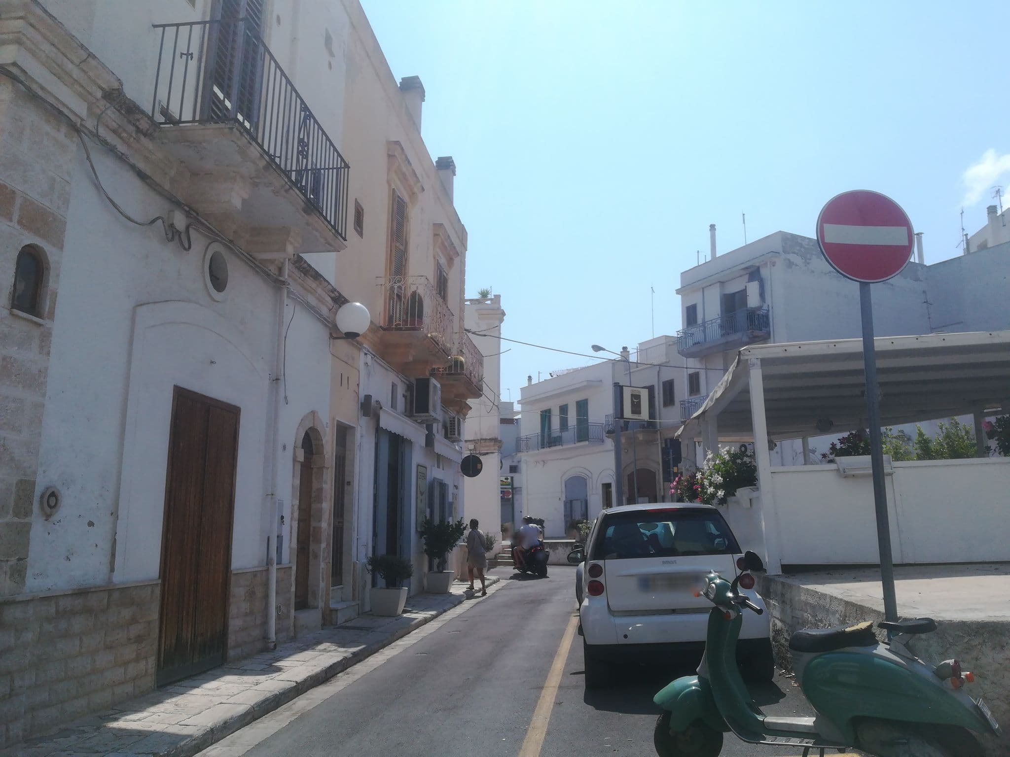 Street view near Dimora dei Gelsi, Polignano a Mare — © jeawrong (CC BY-SA · Mapillary)