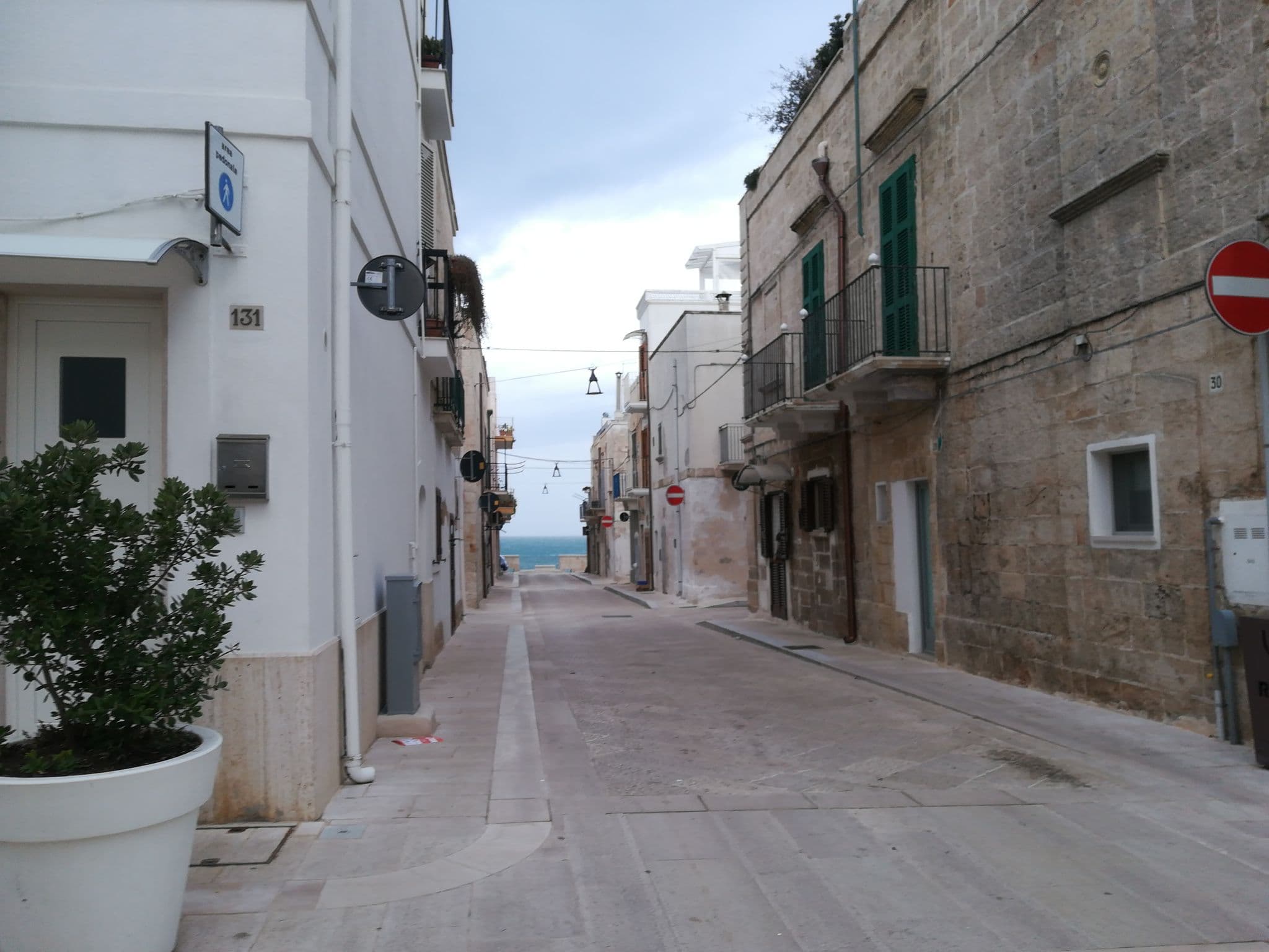 Street view near Romì, Polignano a Mare — © jeawrong (CC BY-SA · Mapillary)